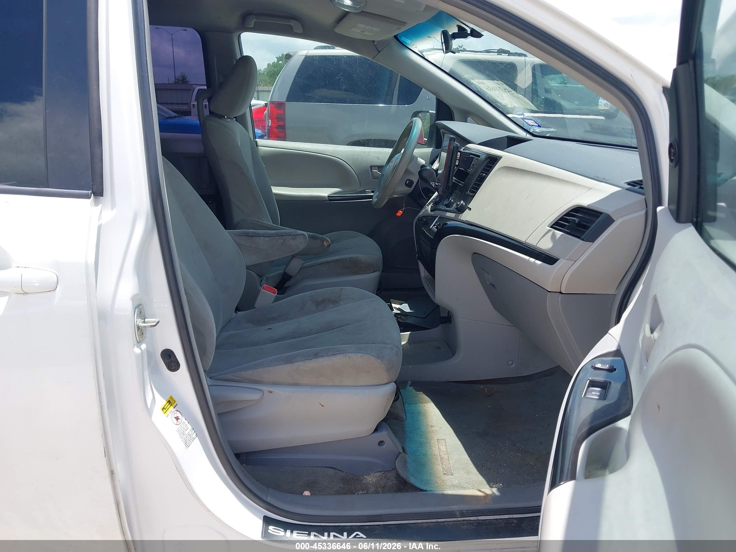 2012 Toyota Sienna Base V6 7 Passenger White vin: 5TDZK3DC0CS194313