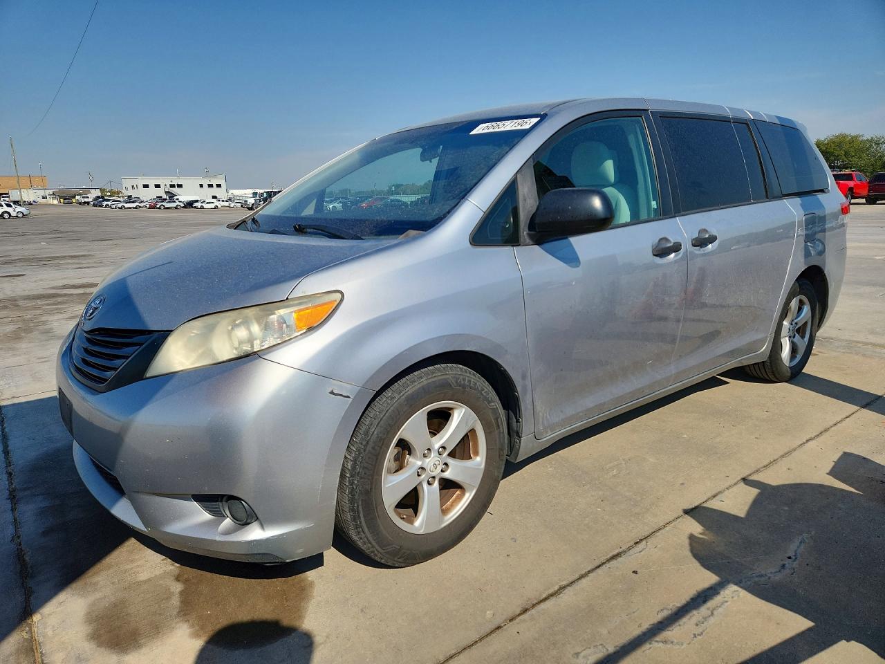 2012 Toyota Sienna Base 7-passenger Silver vin: 5TDZK3DC0CS199995