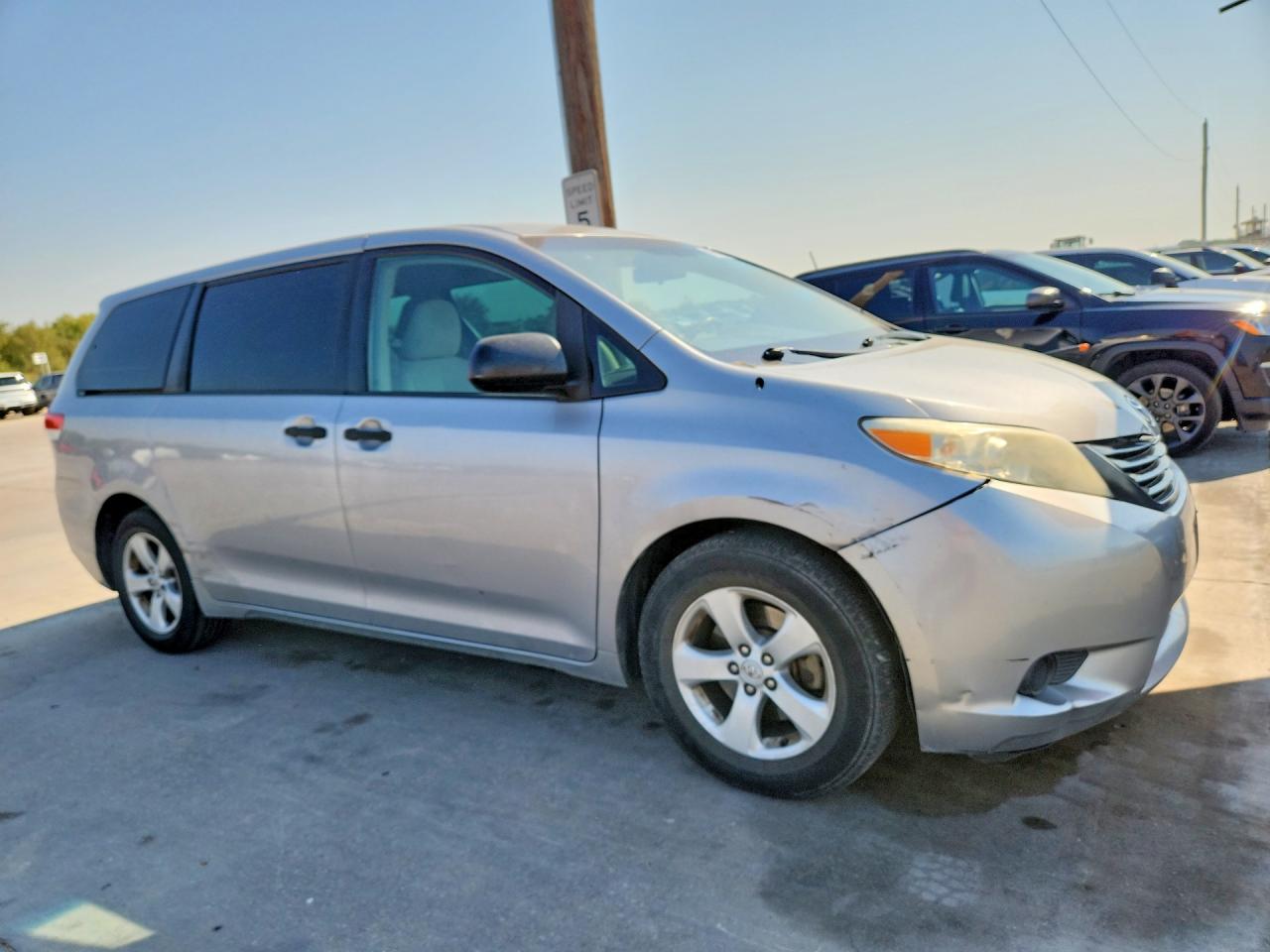 2012 Toyota Sienna Base 7-passenger Silver vin: 5TDZK3DC0CS199995