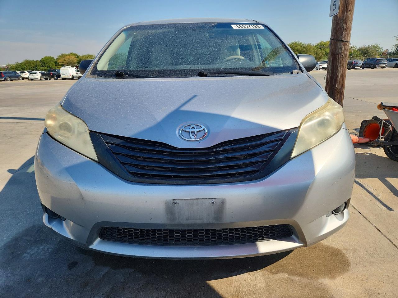 2012 Toyota Sienna Base 7-passenger Silver vin: 5TDZK3DC0CS199995