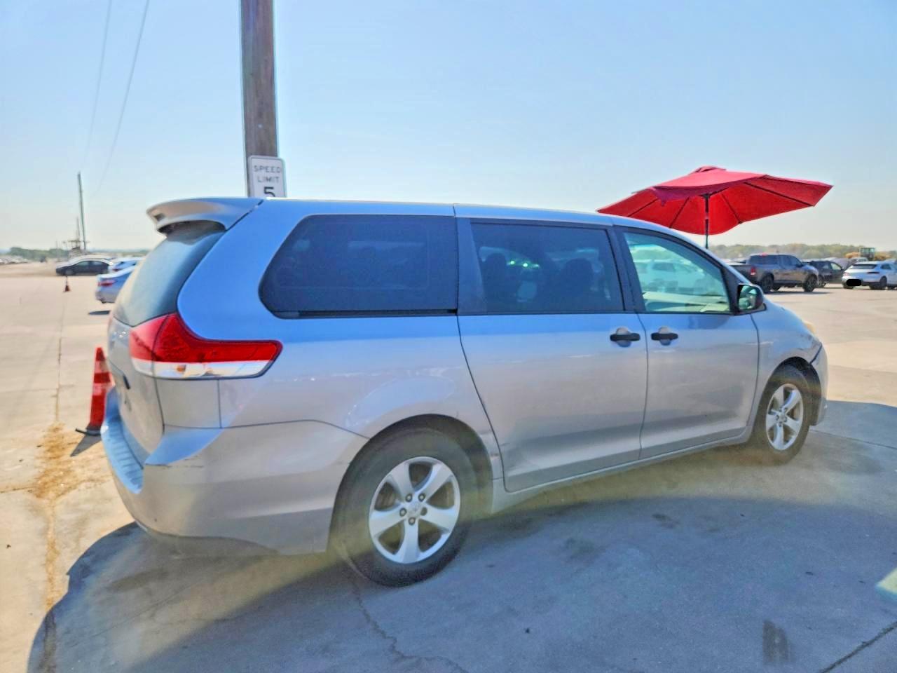 2012 Toyota Sienna Base 7-passenger Silver vin: 5TDZK3DC0CS199995