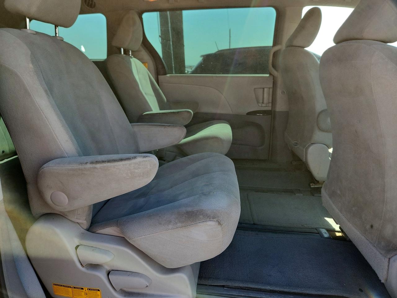 2012 Toyota Sienna Base 7-passenger Silver vin: 5TDZK3DC0CS199995