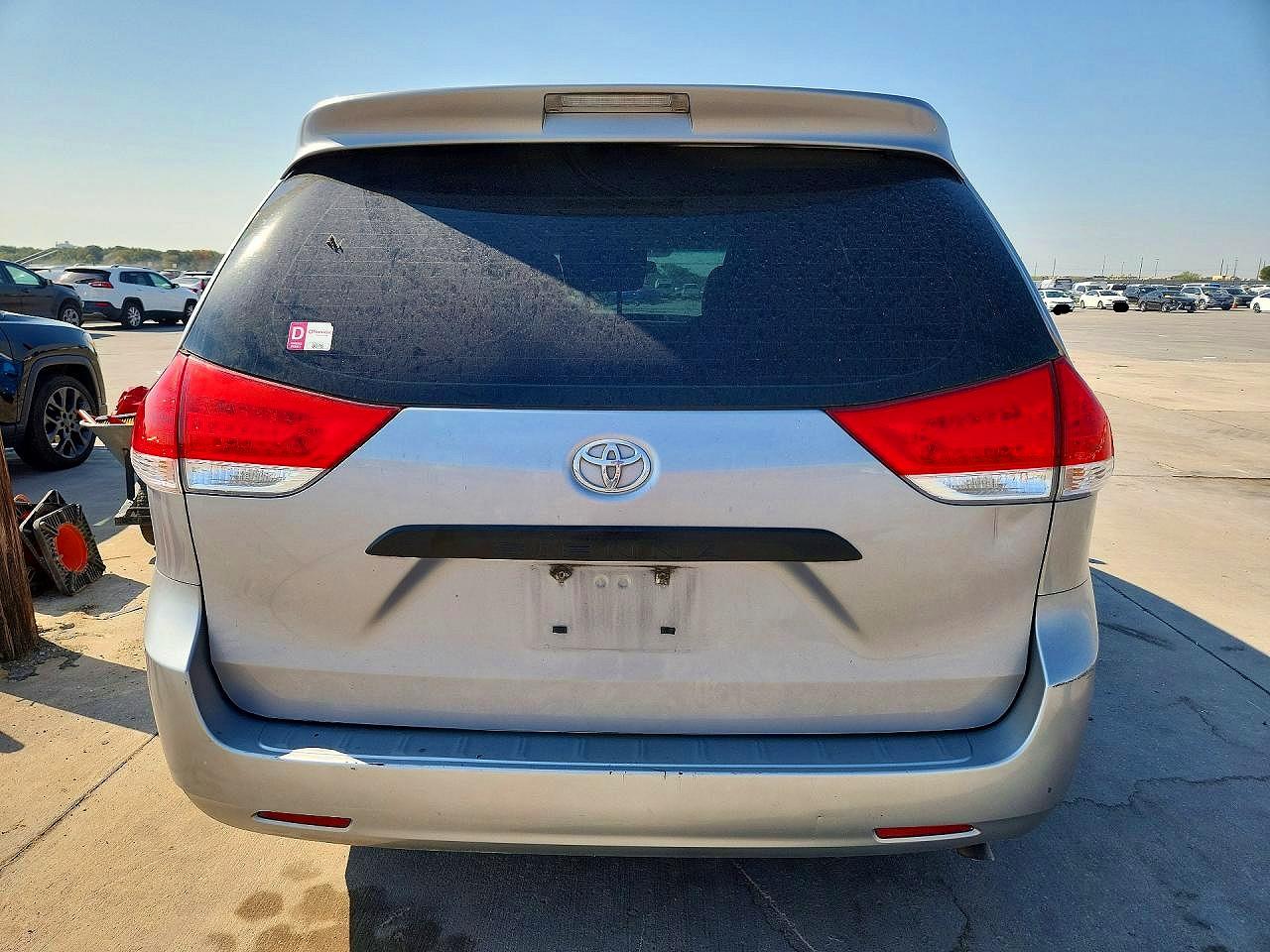 2012 Toyota Sienna Base 7-passenger Silver vin: 5TDZK3DC0CS199995