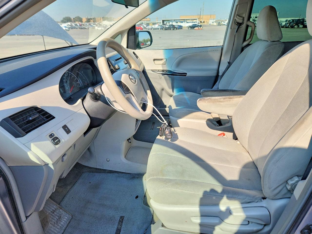 2012 Toyota Sienna Base 7-passenger Silver vin: 5TDZK3DC0CS199995