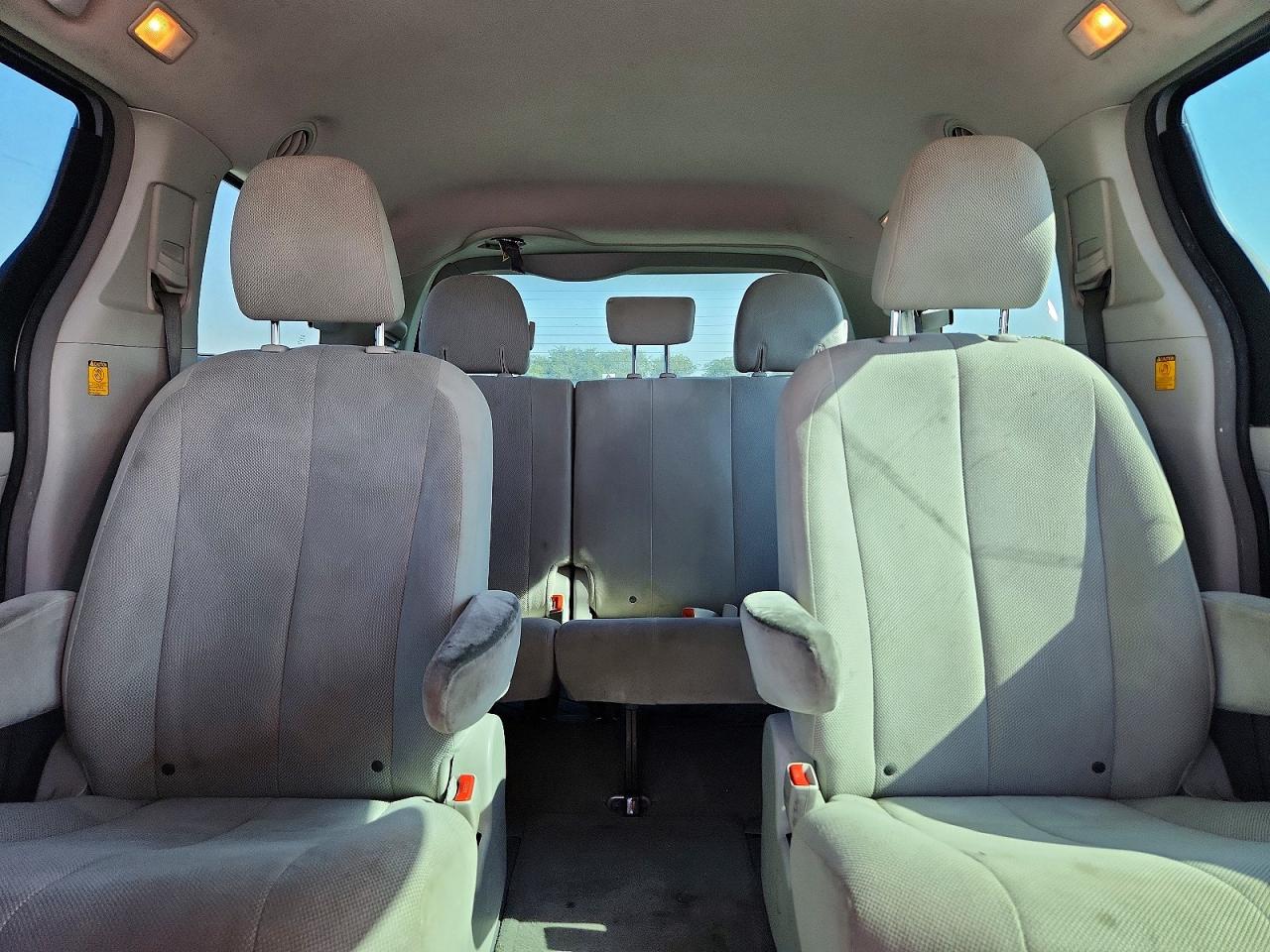 2012 Toyota Sienna Base 7-passenger Silver vin: 5TDZK3DC0CS199995