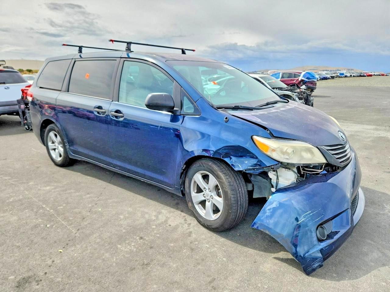 2012 Toyota Sienna Base 7-passenger Blue vin: 5TDZK3DC0CS200563