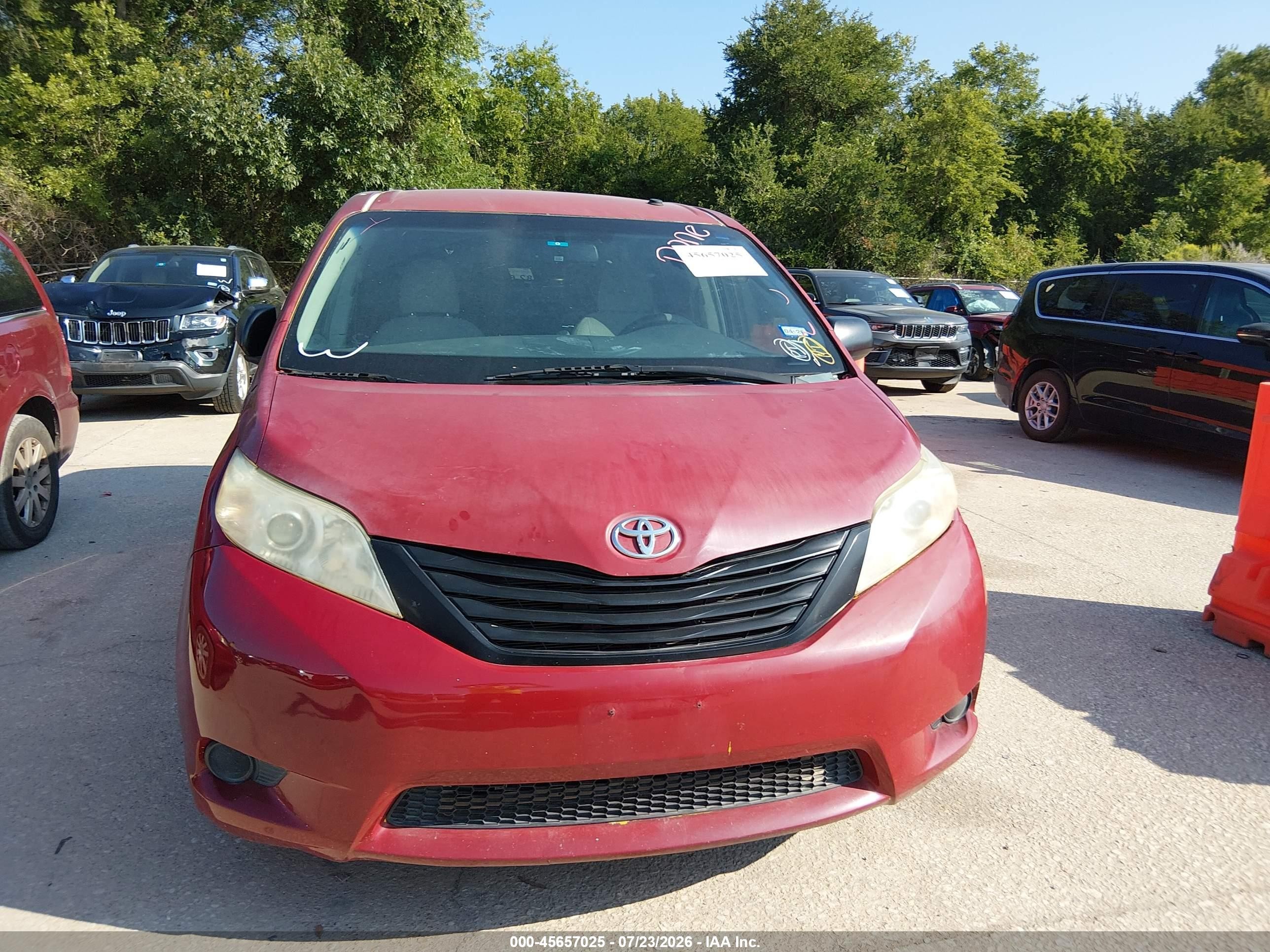 2012 Toyota Sienna Base V6 7 Passenger Burgundy vin: 5TDZK3DC0CS256616