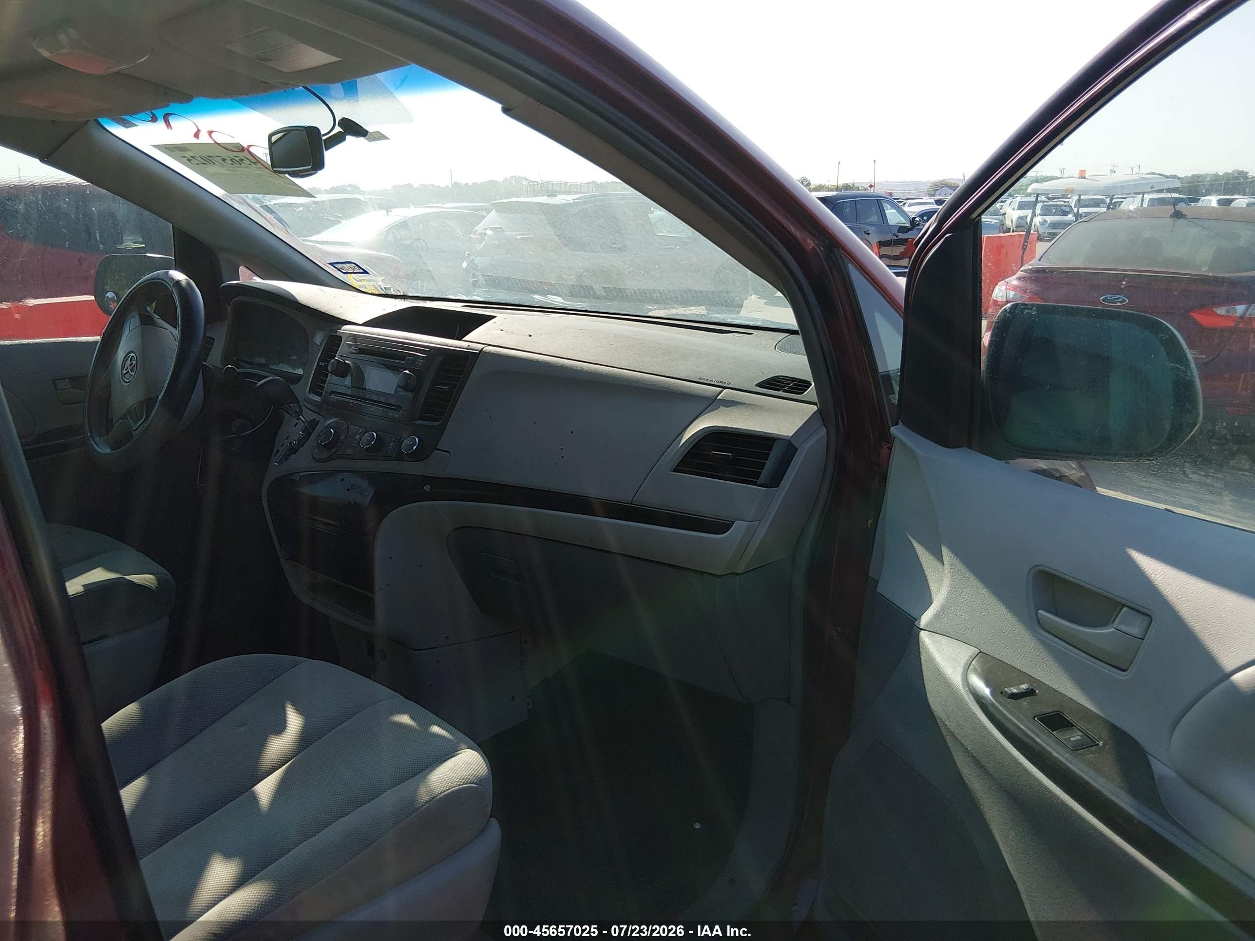 2012 Toyota Sienna Base V6 7 Passenger Burgundy vin: 5TDZK3DC0CS256616