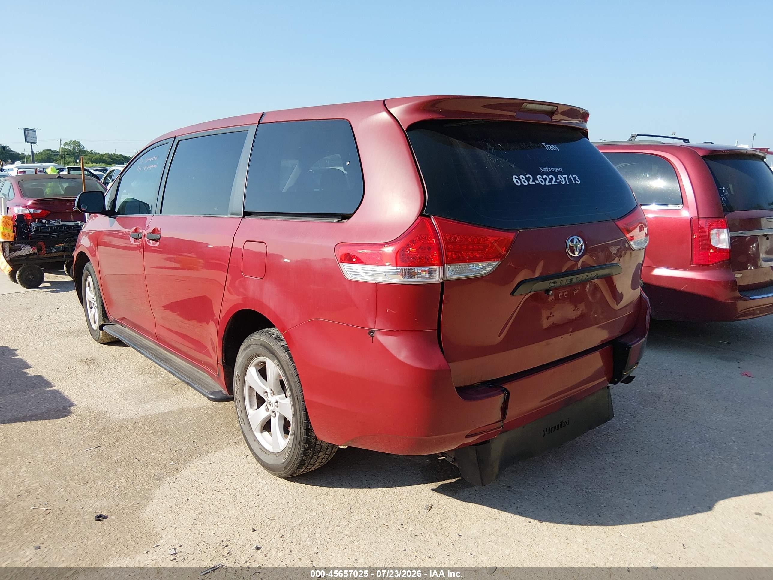 2012 Toyota Sienna Base V6 7 Passenger Burgundy vin: 5TDZK3DC0CS256616