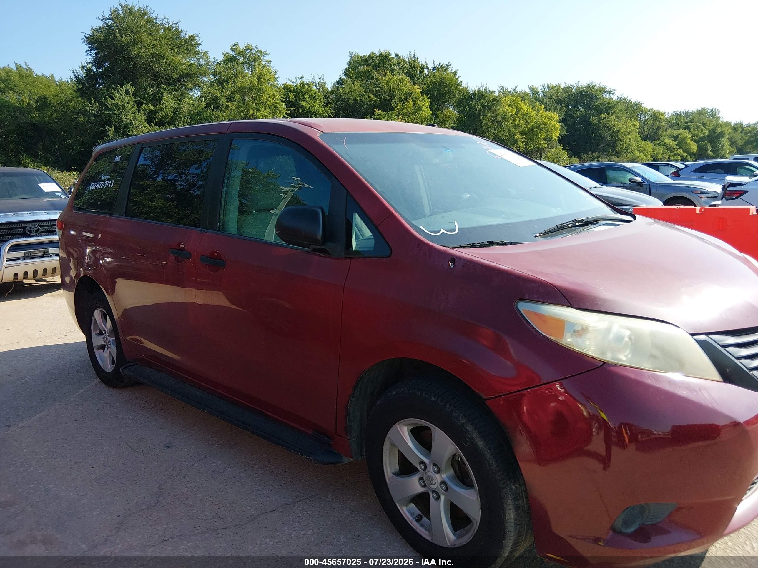2012 Toyota Sienna Base V6 7 Passenger Burgundy vin: 5TDZK3DC0CS256616