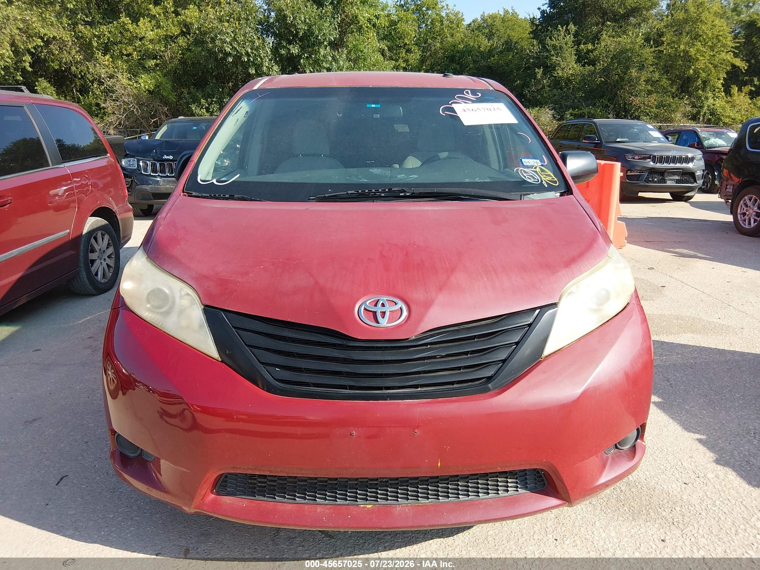 2012 Toyota Sienna Base V6 7 Passenger Burgundy vin: 5TDZK3DC0CS256616