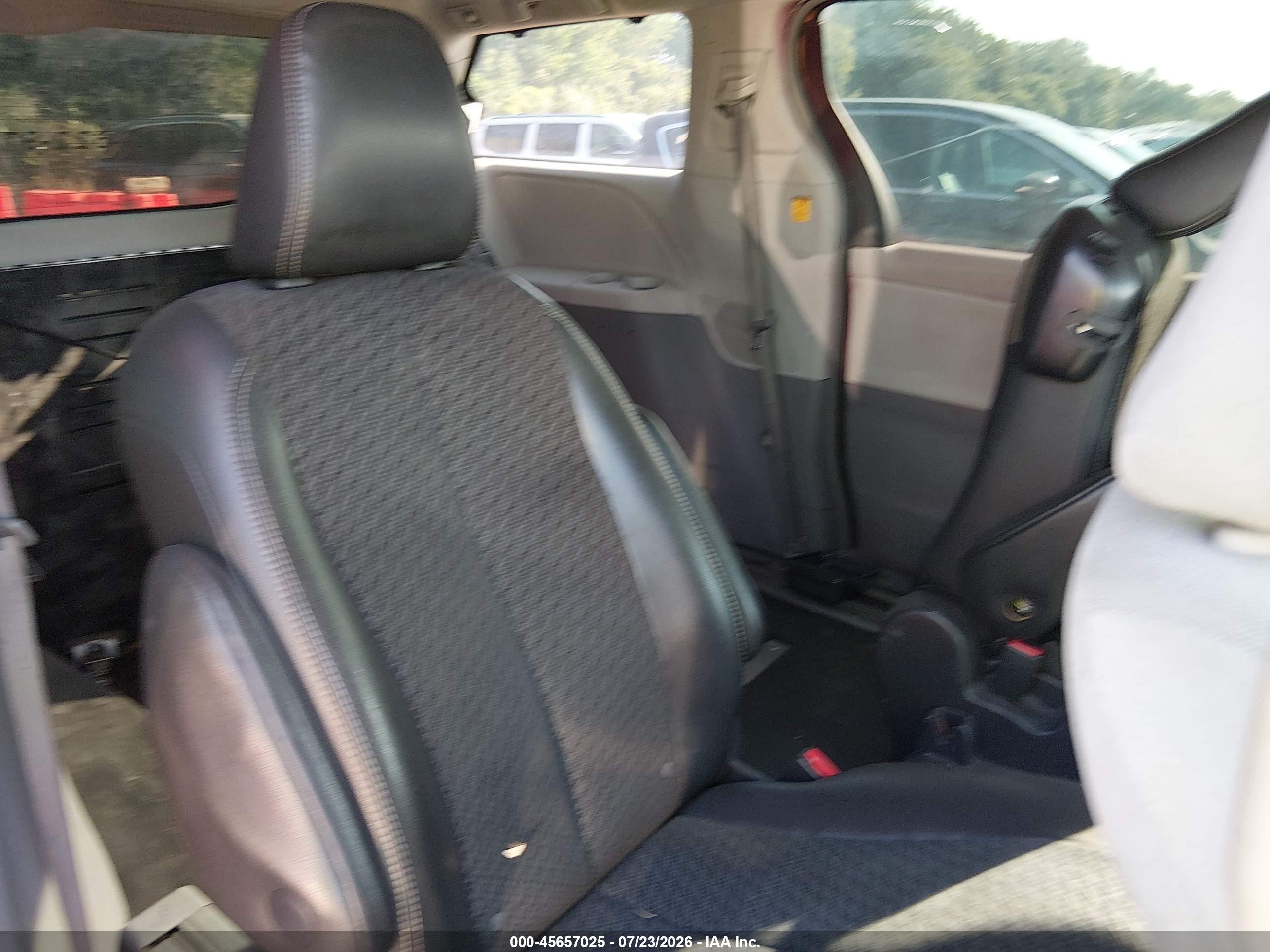2012 Toyota Sienna Base V6 7 Passenger Burgundy vin: 5TDZK3DC0CS256616