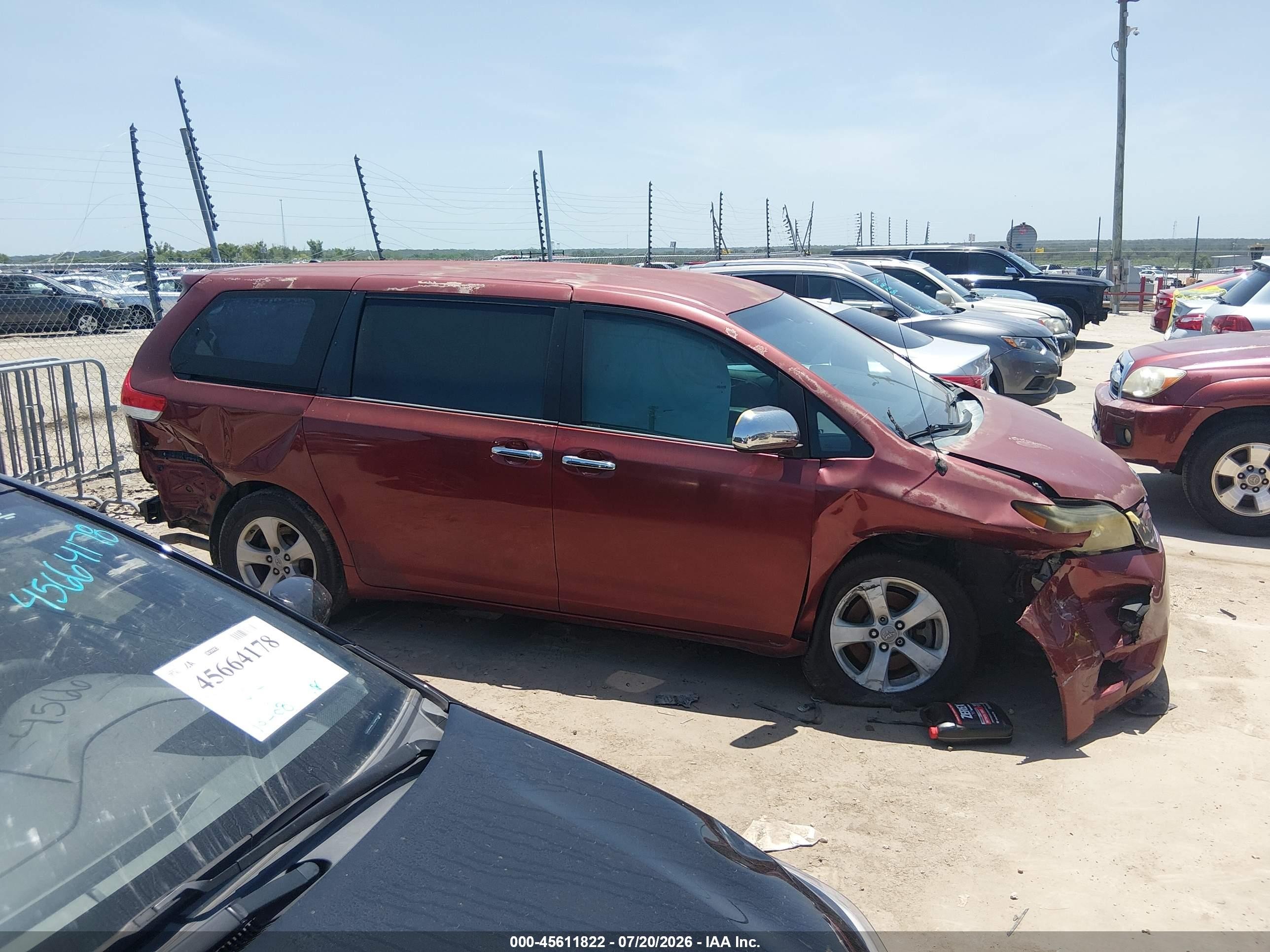2013 Toyota Sienna L V6 7 Passenger Burgundy vin: 5TDZK3DC0DS280271