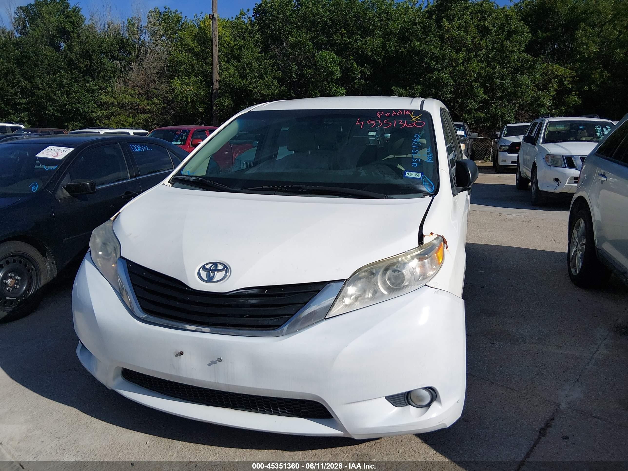 2013 Toyota Sienna L V6 7 Passenger White vin: 5TDZK3DC0DS306500