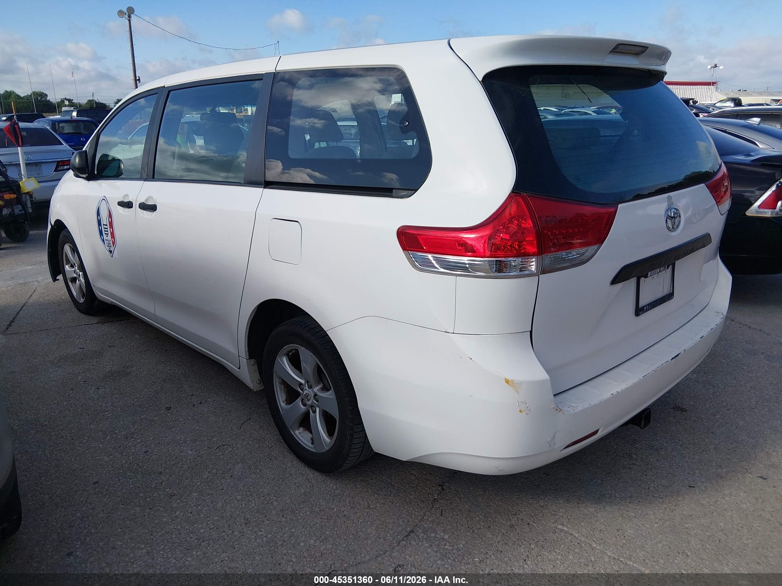 2013 Toyota Sienna L V6 7 Passenger White vin: 5TDZK3DC0DS306500