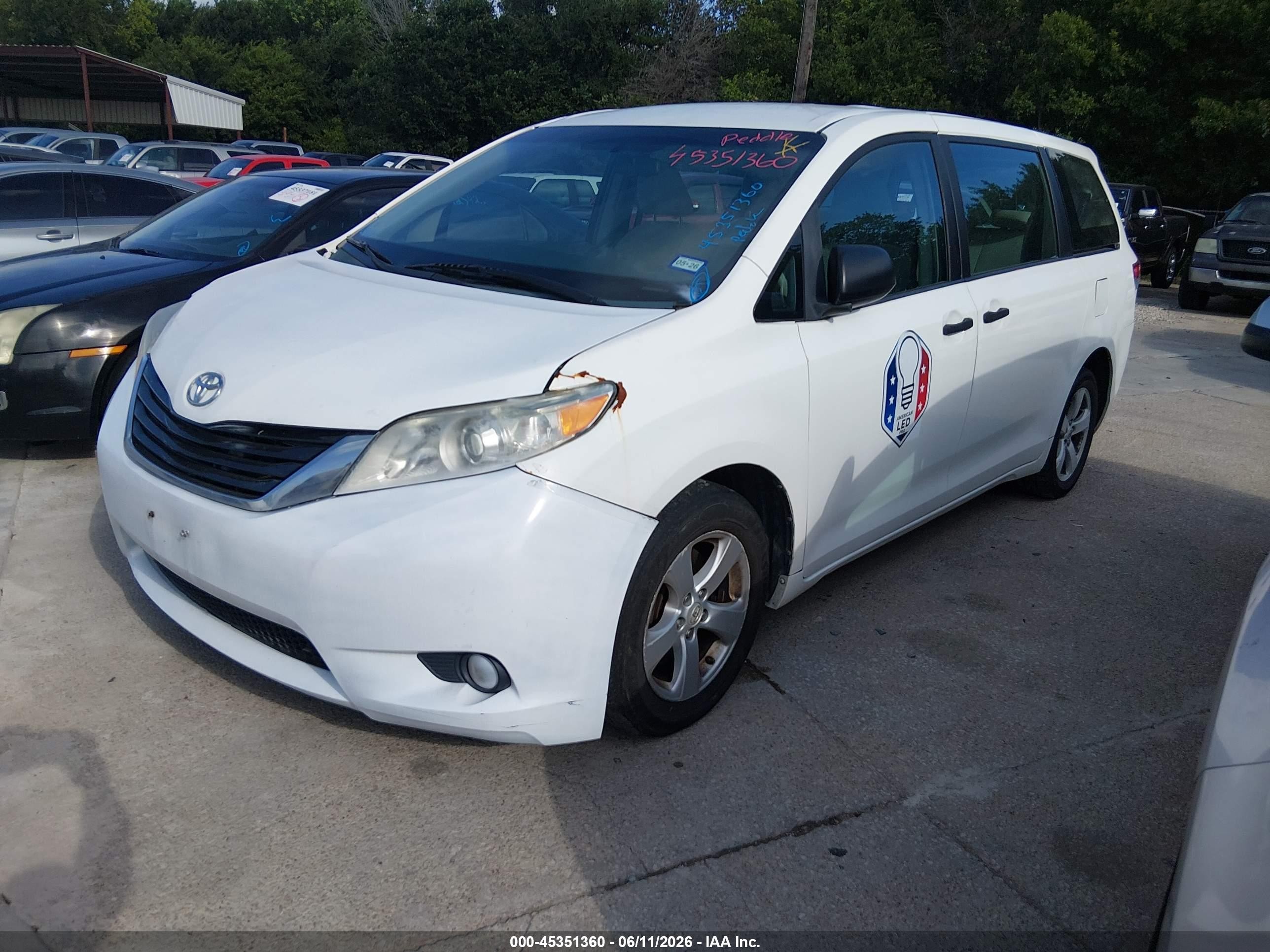 2013 Toyota Sienna L V6 7 Passenger White vin: 5TDZK3DC0DS306500