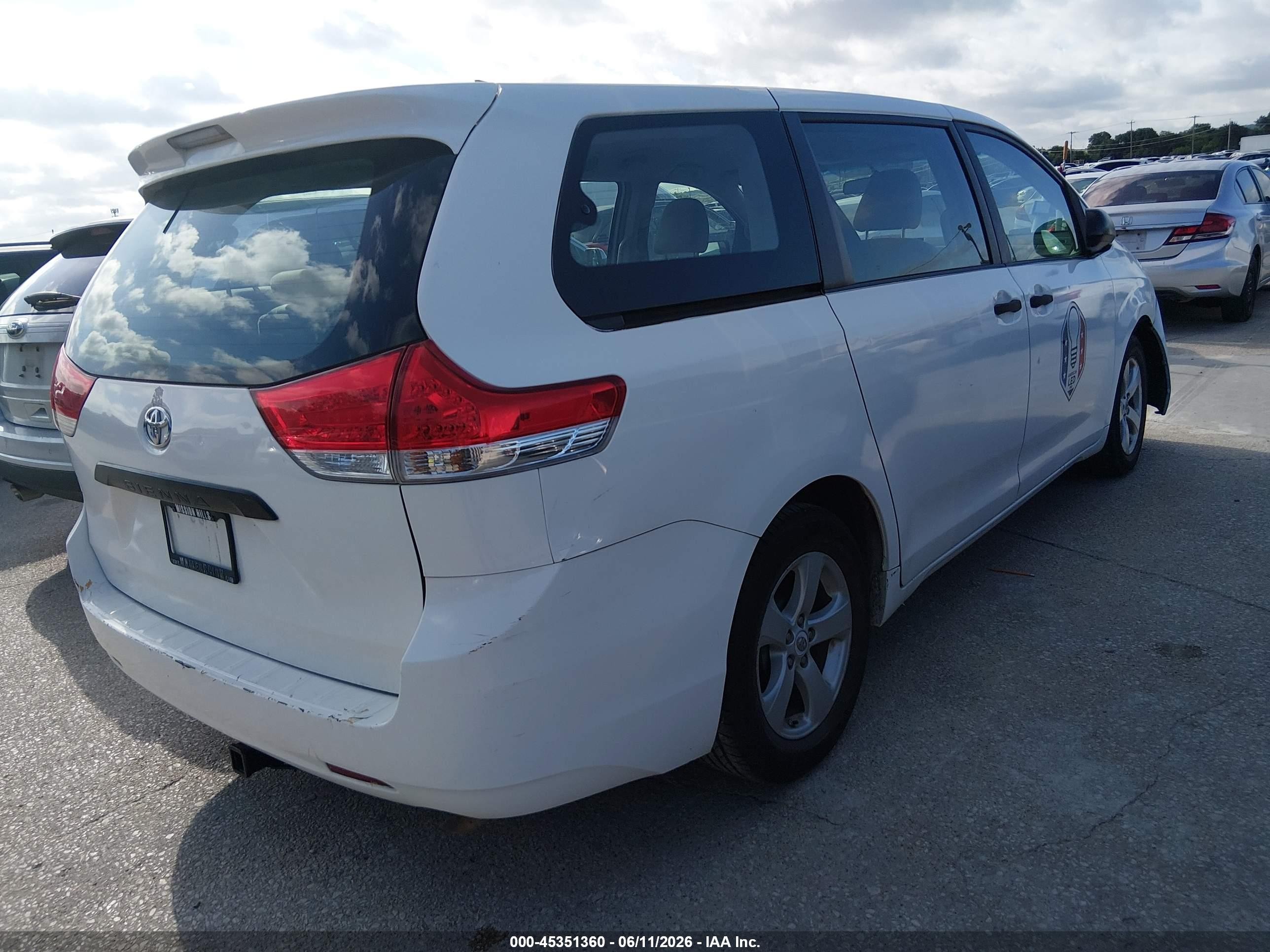 2013 Toyota Sienna L V6 7 Passenger White vin: 5TDZK3DC0DS306500