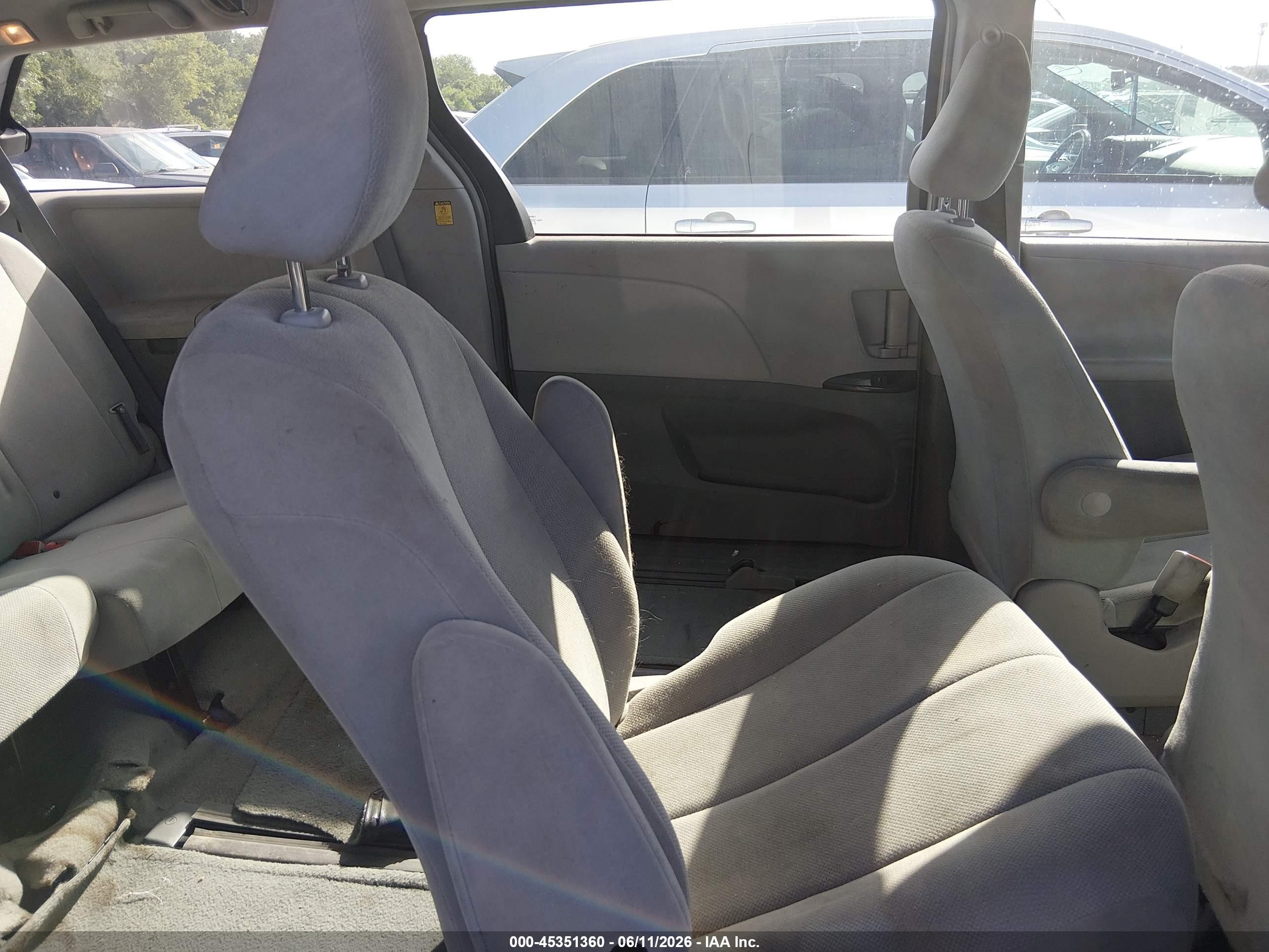 2013 Toyota Sienna L V6 7 Passenger White vin: 5TDZK3DC0DS306500
