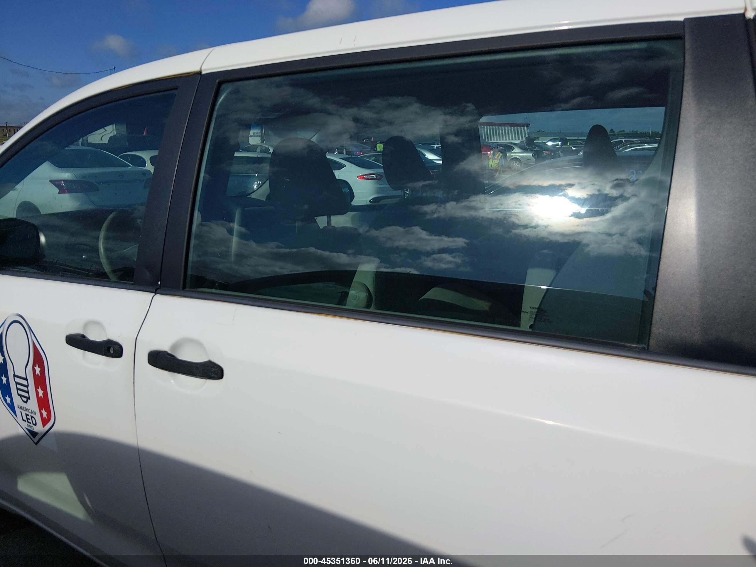 2013 Toyota Sienna L V6 7 Passenger White vin: 5TDZK3DC0DS306500
