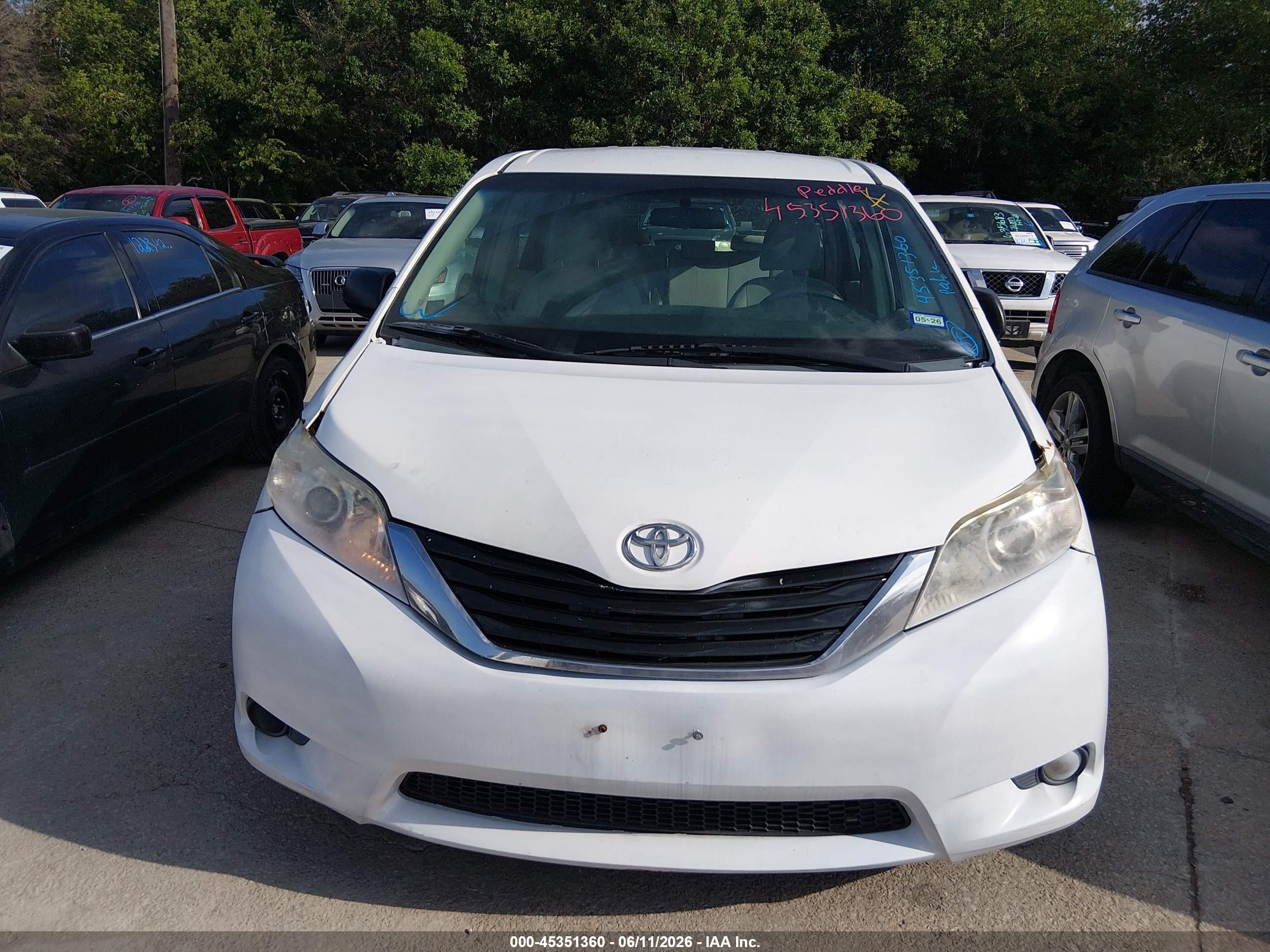 2013 Toyota Sienna L V6 7 Passenger White vin: 5TDZK3DC0DS306500