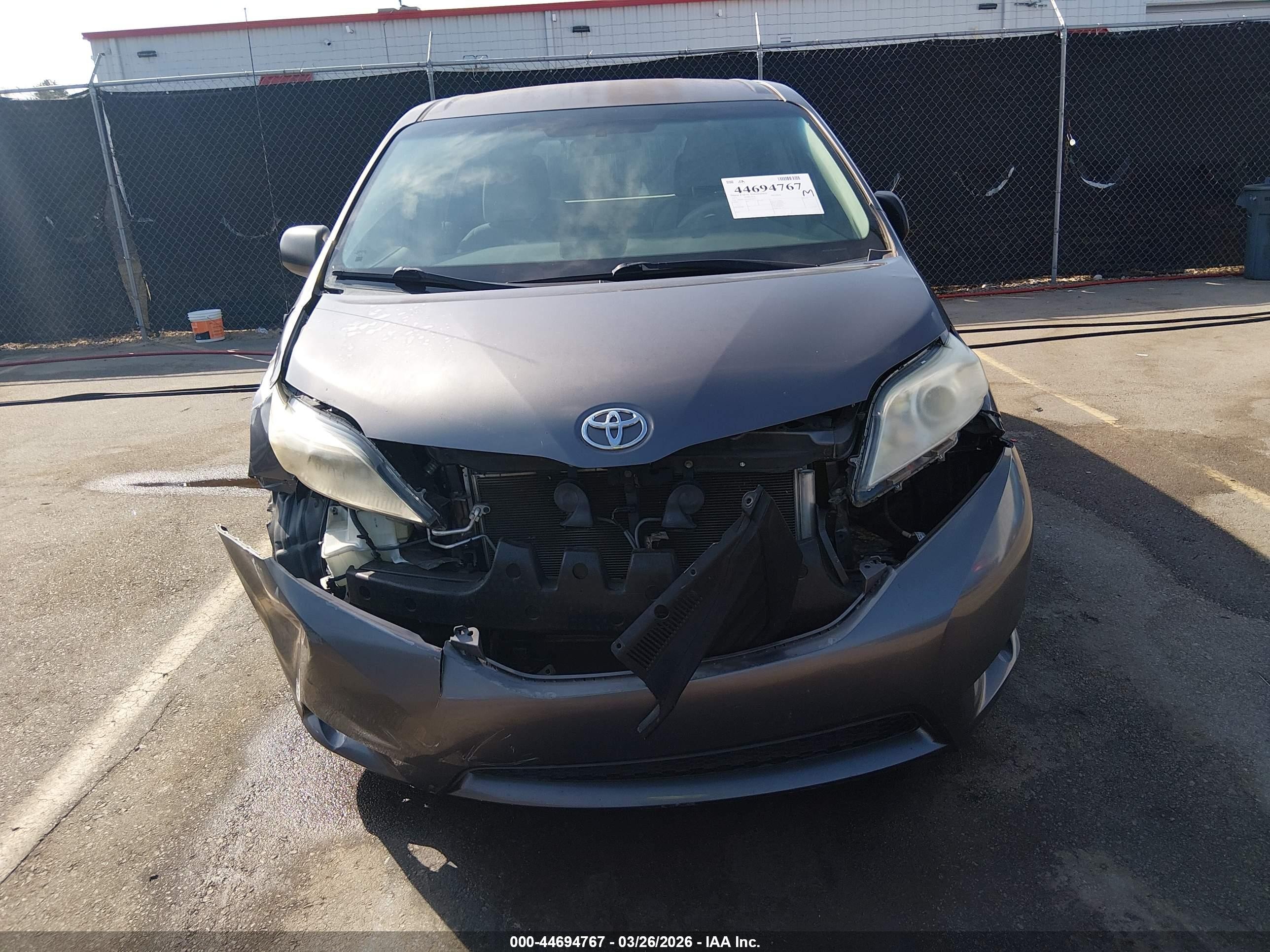 2013 Toyota Sienna L V6 7 Passenger Silver vin: 5TDZK3DC0DS316475