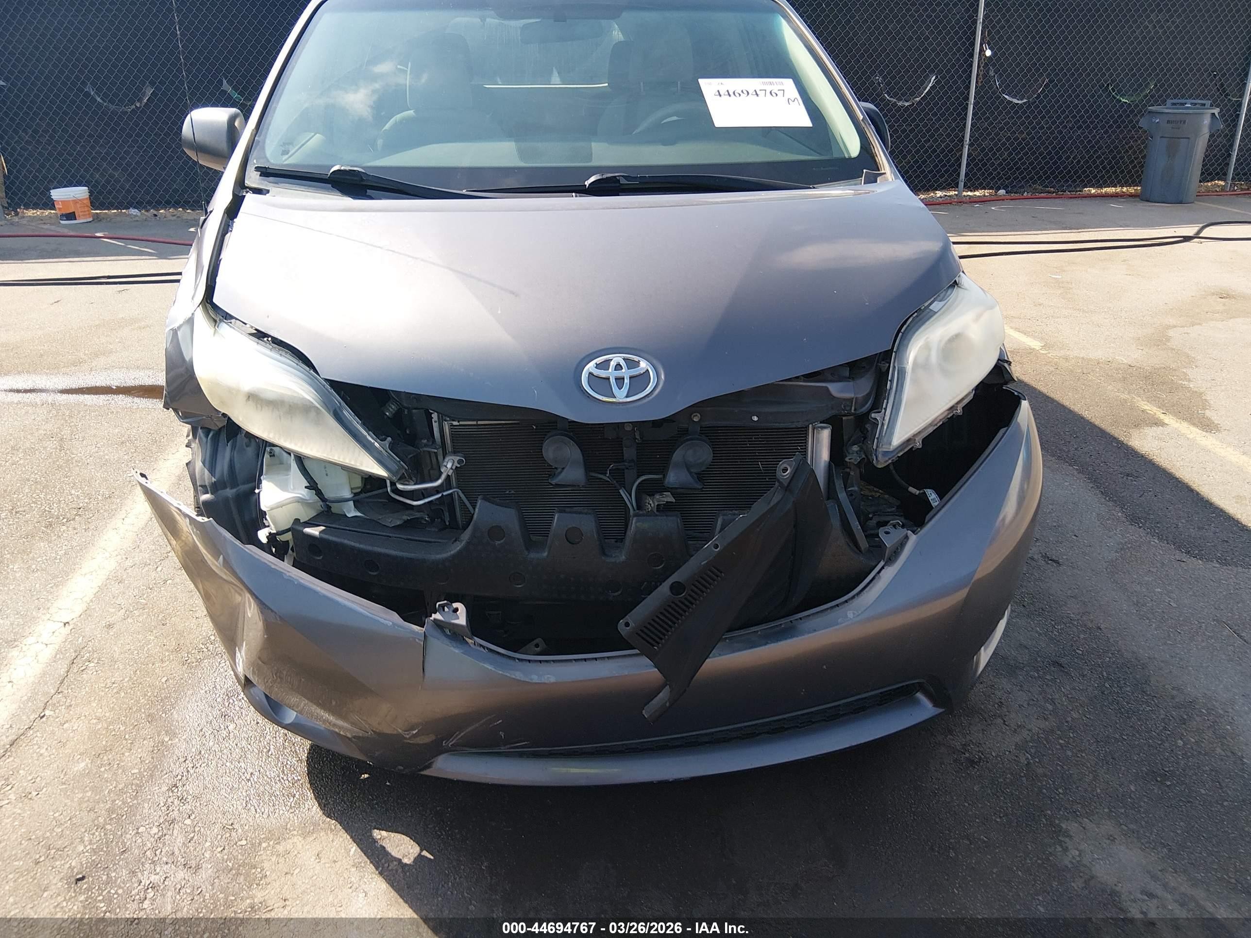 2013 Toyota Sienna L V6 7 Passenger Silver vin: 5TDZK3DC0DS316475