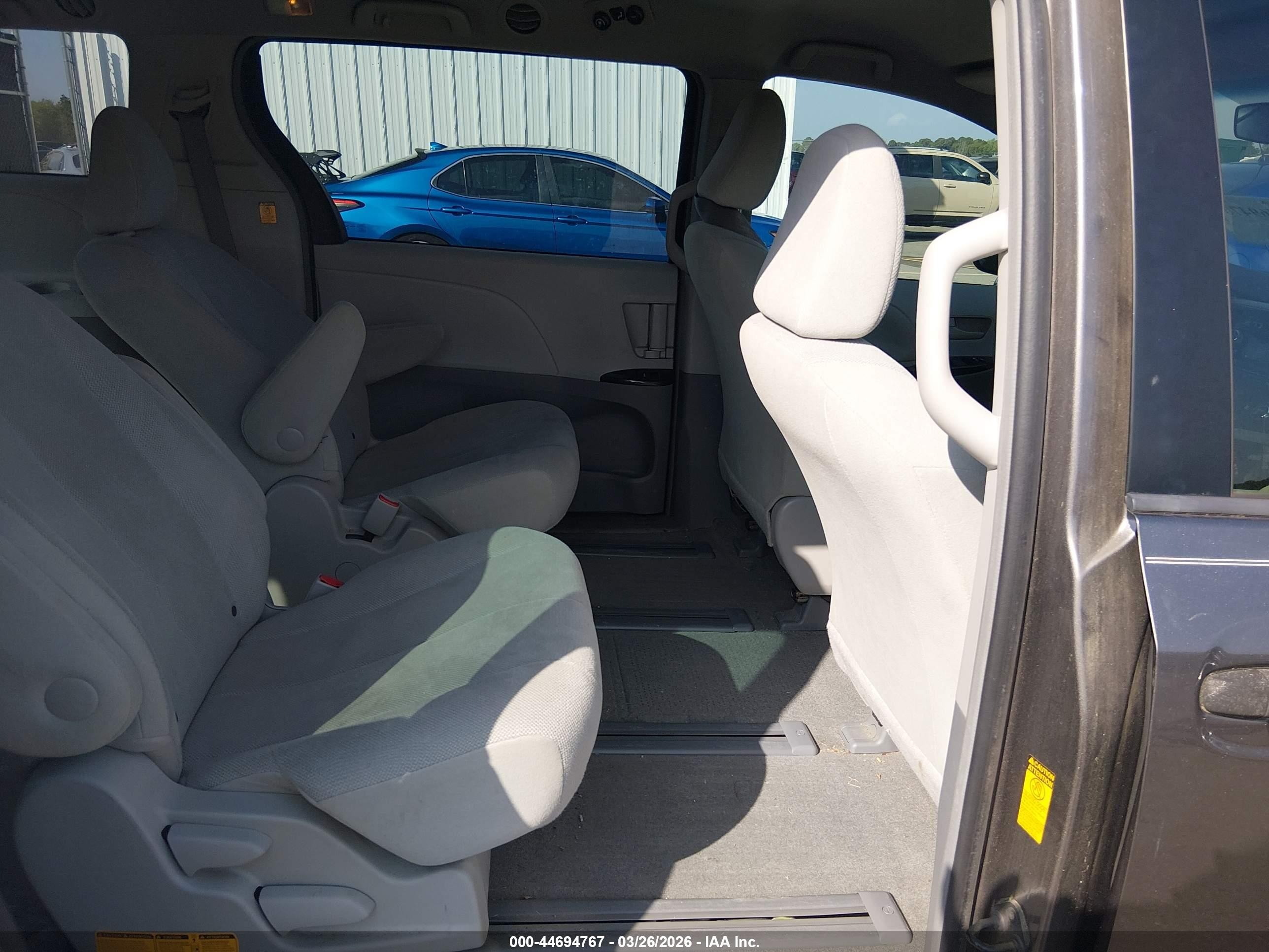 2013 Toyota Sienna L V6 7 Passenger Silver vin: 5TDZK3DC0DS316475