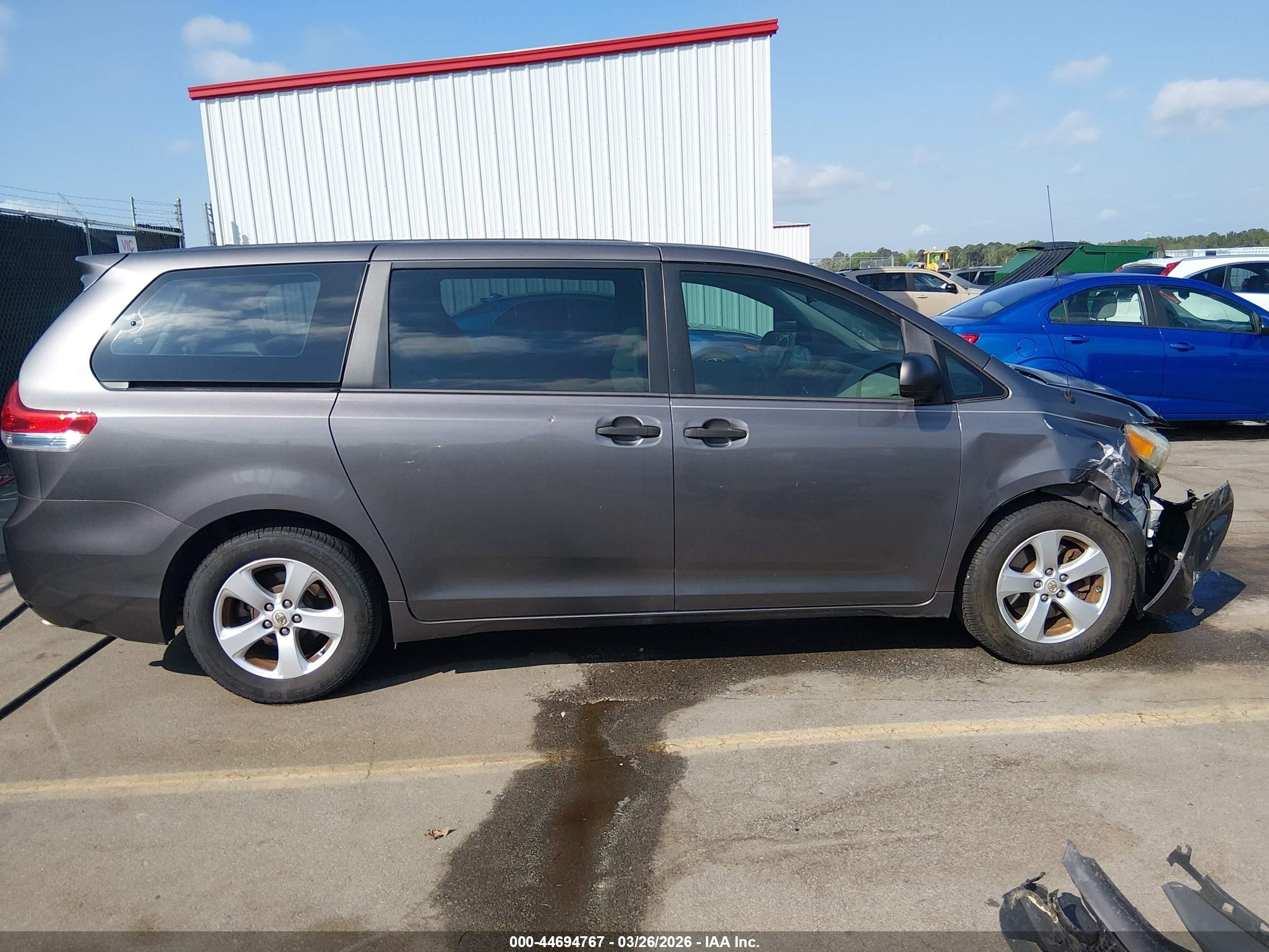 2013 Toyota Sienna L V6 7 Passenger Silver vin: 5TDZK3DC0DS316475