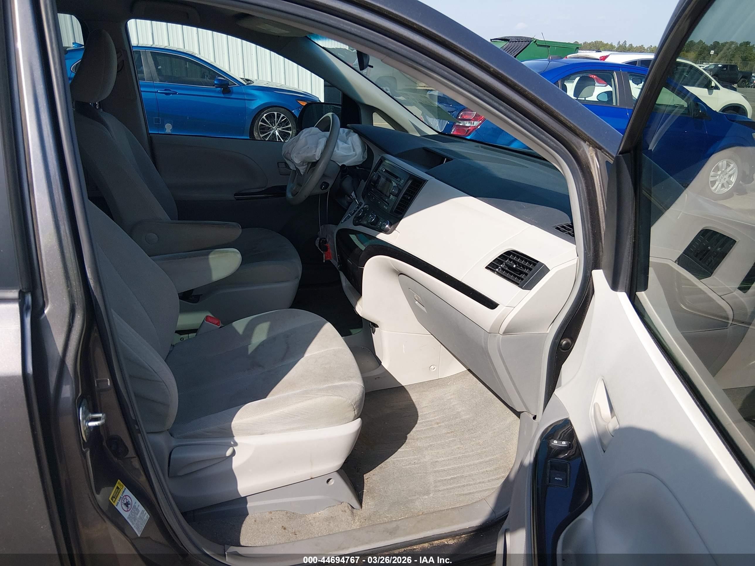 2013 Toyota Sienna L V6 7 Passenger Silver vin: 5TDZK3DC0DS316475