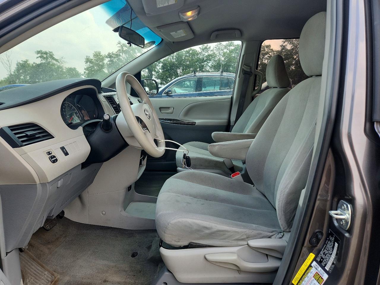 2013 Toyota Sienna L 7-passenger Серый vin: 5TDZK3DC0DS381505