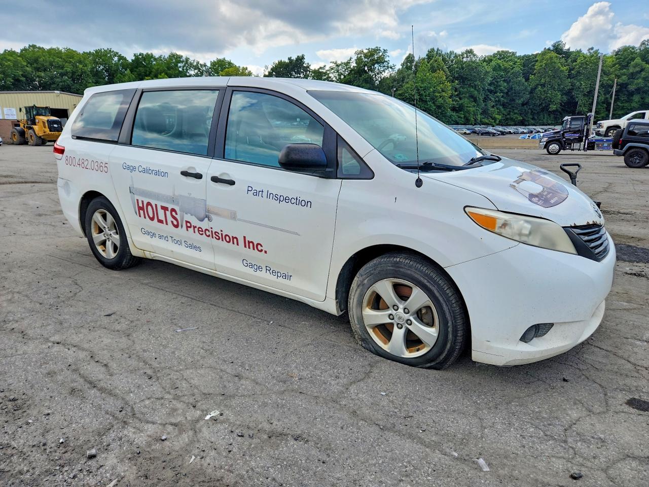 2014 Toyota Sienna L 7-passenger White vin: 5TDZK3DC0ES409580