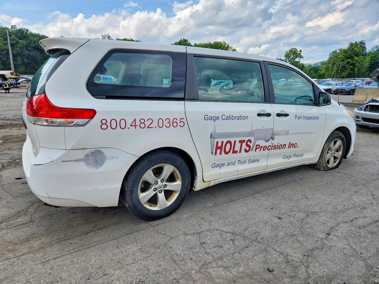 2014 Toyota Sienna L 7-passenger White vin: 5TDZK3DC0ES409580