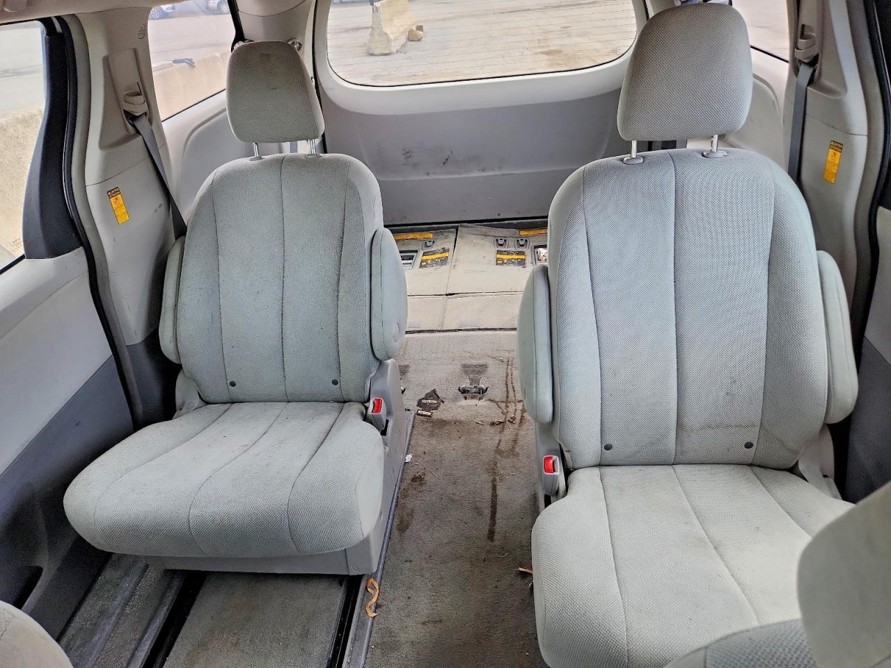 2014 Toyota Sienna L 7-passenger White vin: 5TDZK3DC0ES409580