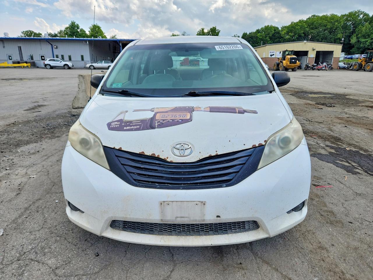 2014 Toyota Sienna L 7-passenger White vin: 5TDZK3DC0ES409580