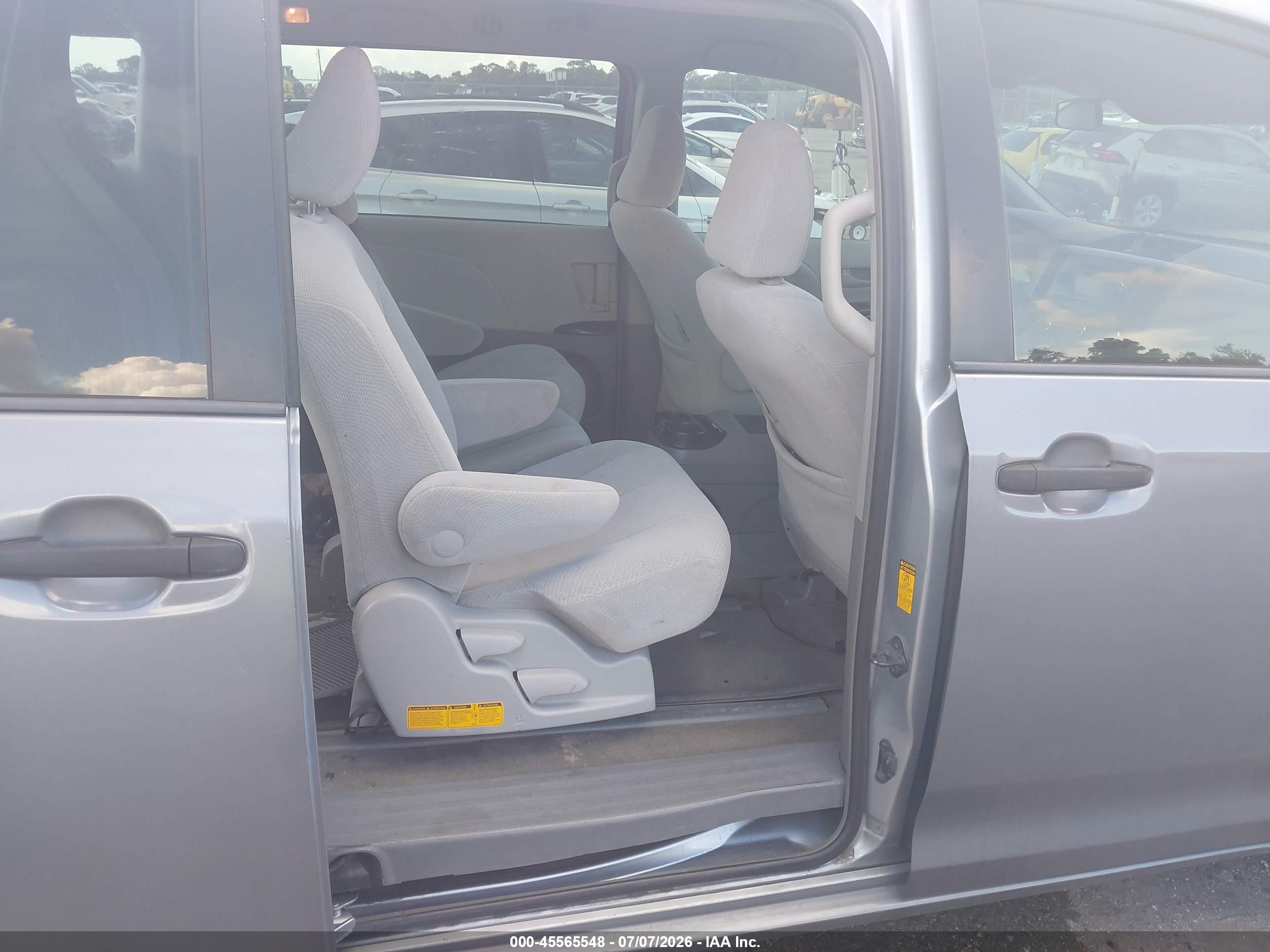 2014 Toyota Sienna L V6 7 Passenger Gray vin: 5TDZK3DC0ES456060