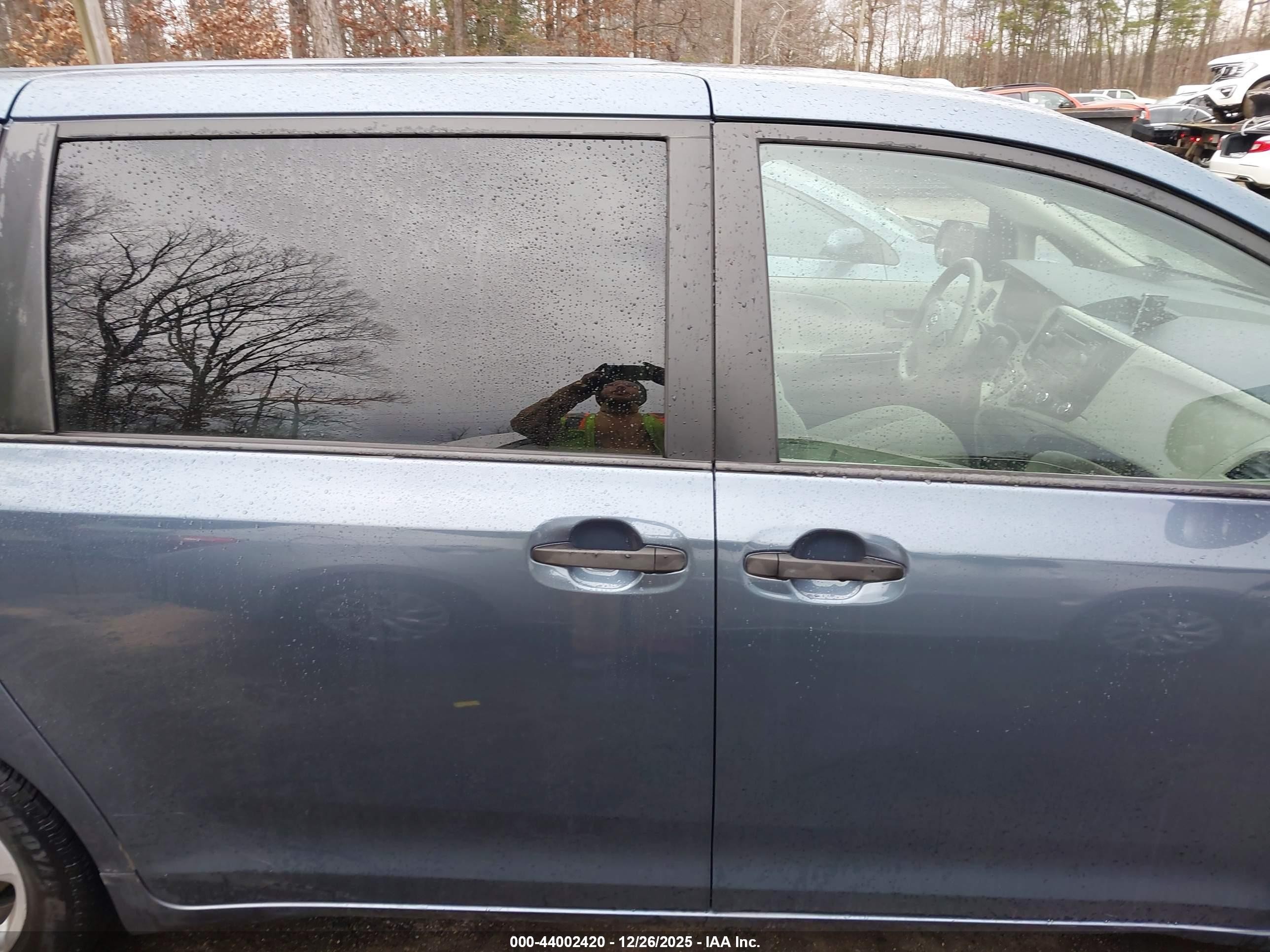 2014 Toyota Sienna L V6 7 Passenger Blue vin: 5TDZK3DC0ES500638