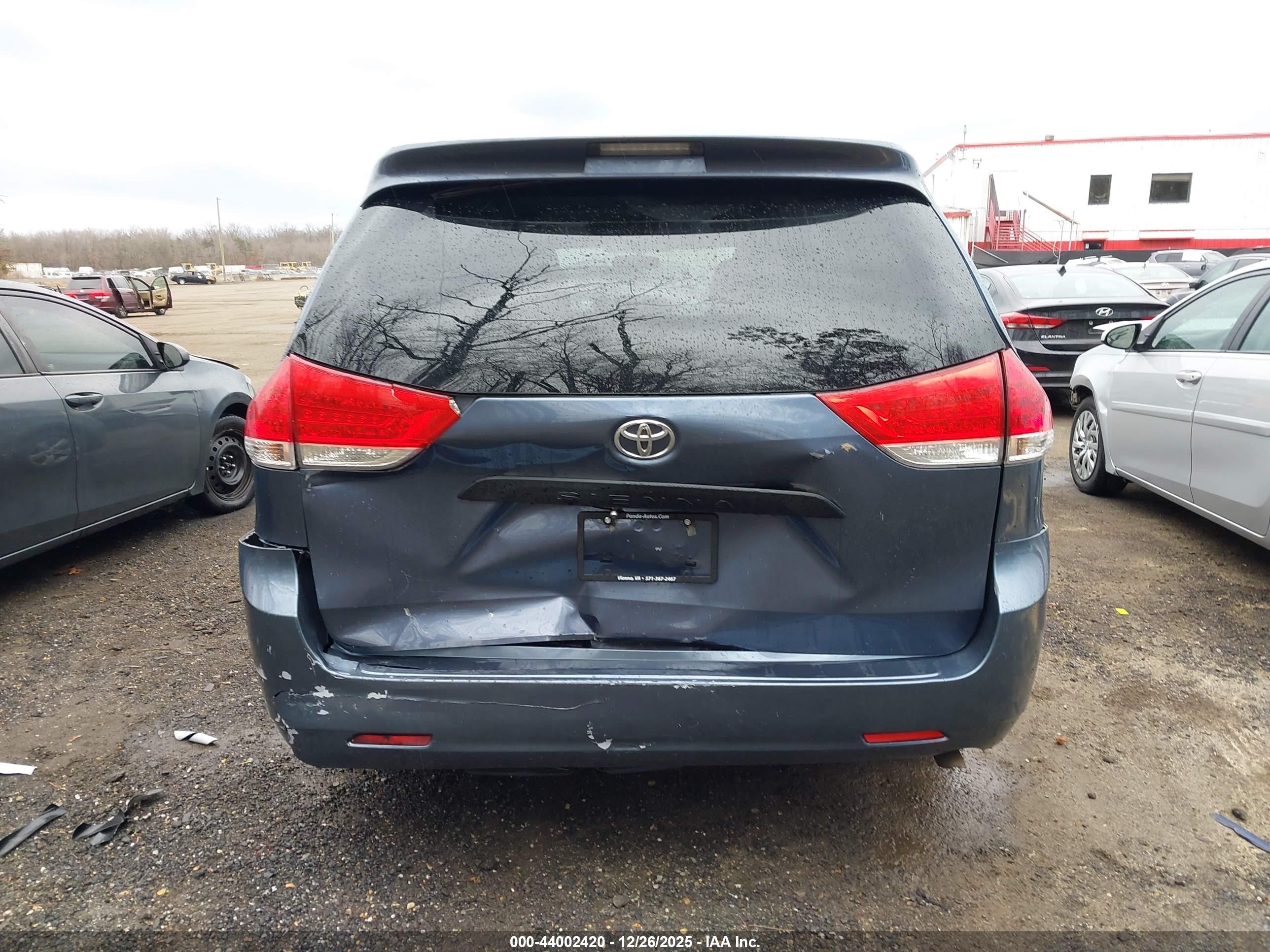 2014 Toyota Sienna L V6 7 Passenger Blue vin: 5TDZK3DC0ES500638