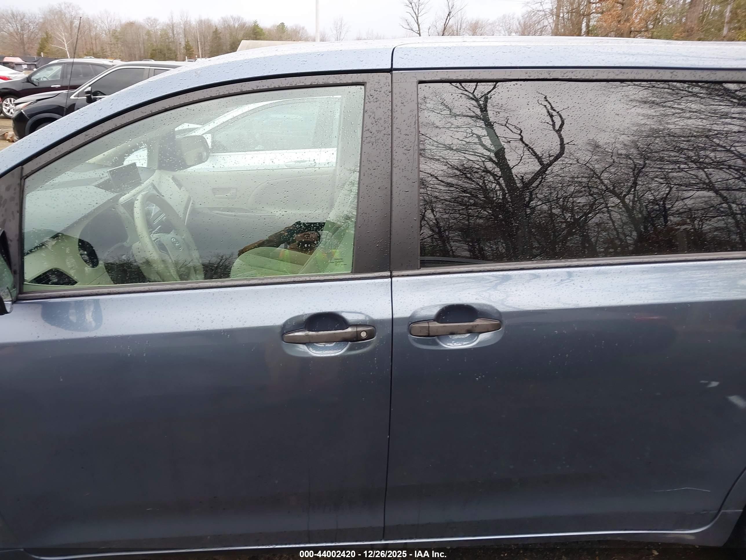 2014 Toyota Sienna L V6 7 Passenger Blue vin: 5TDZK3DC0ES500638