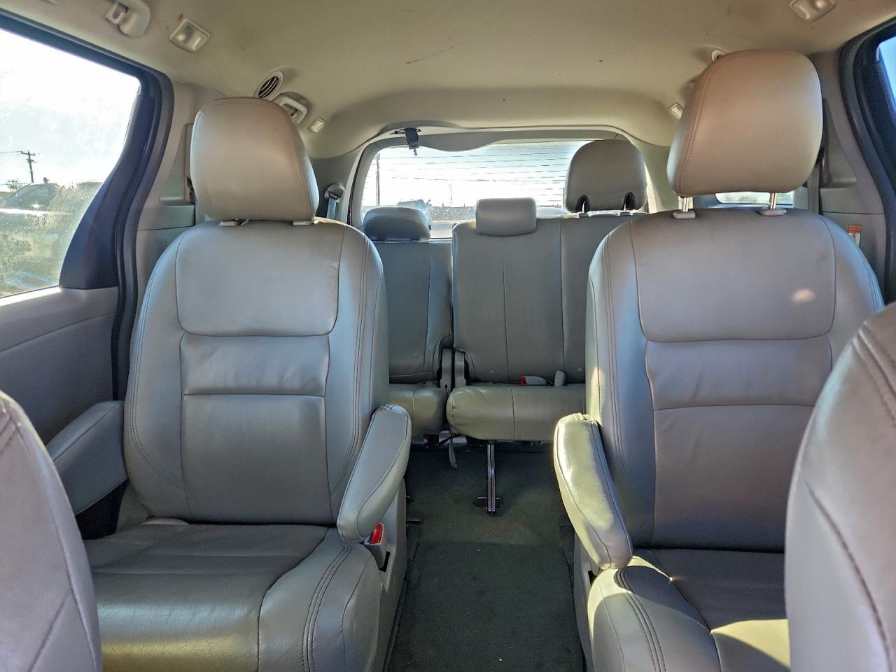 2015 Toyota Sienna Gray vin: 5TDZK3DC0FS531793