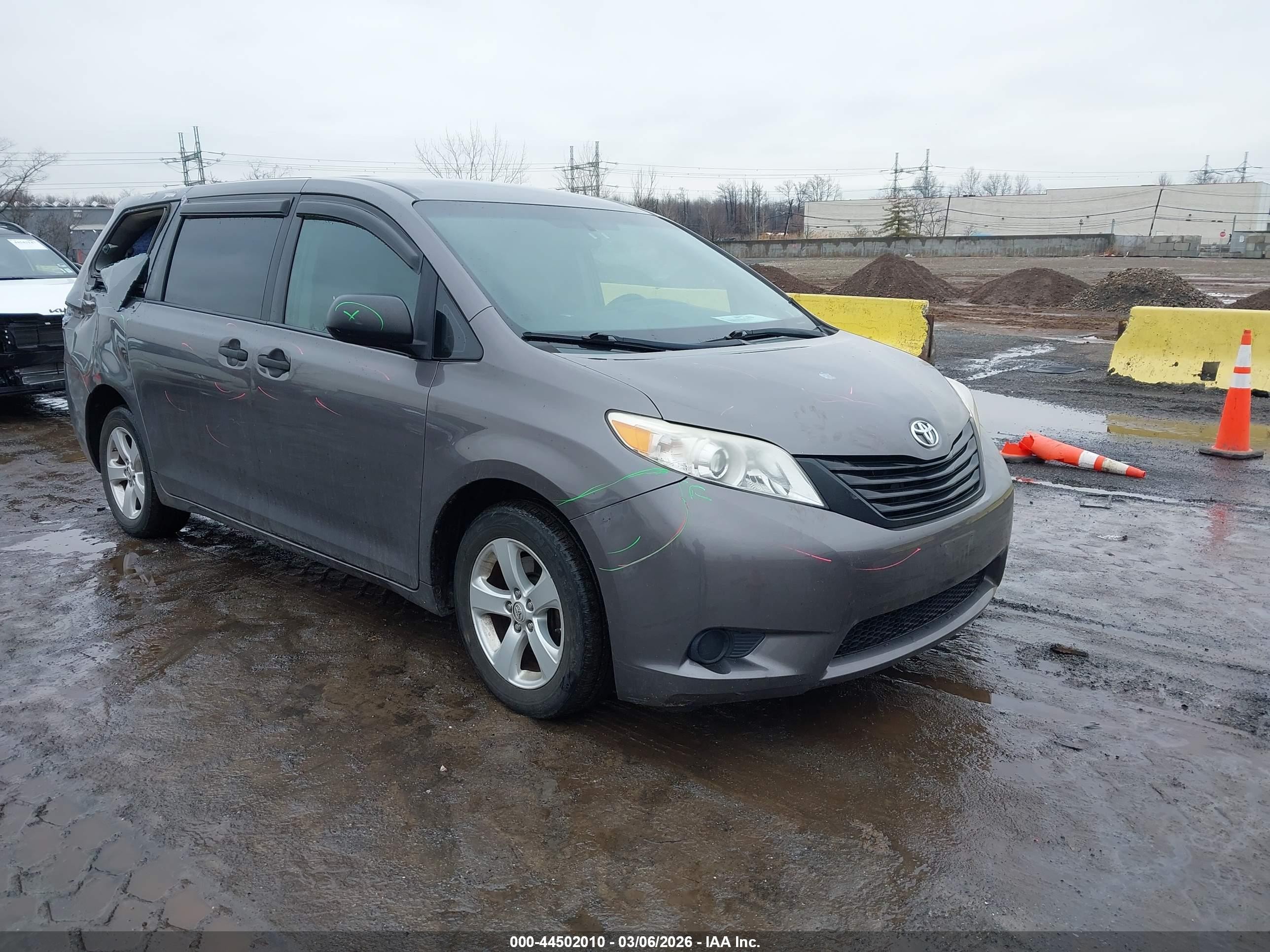 2015 Toyota Sienna L 7 Passenger Gray vin: 5TDZK3DC0FS609098