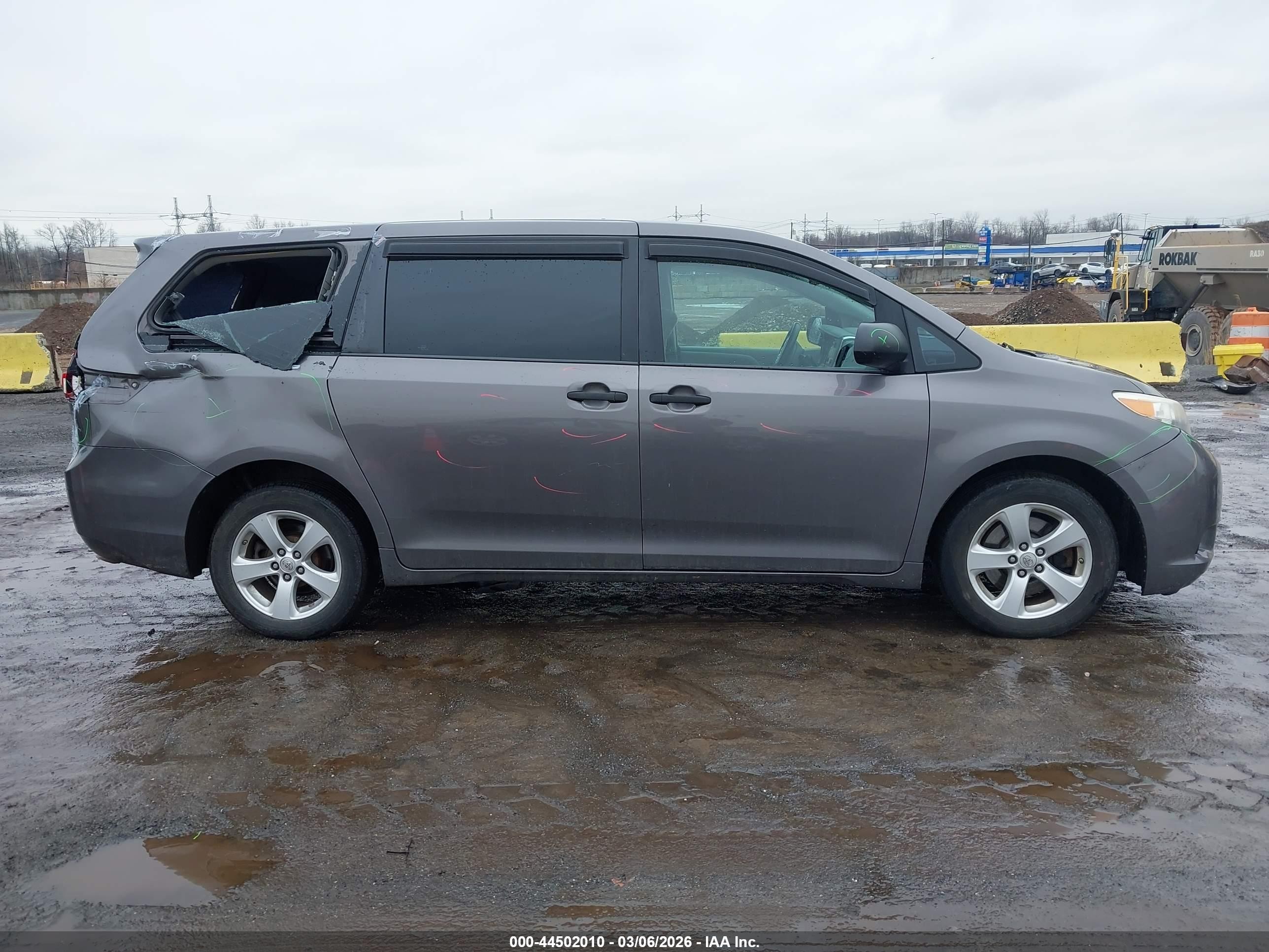 2015 Toyota Sienna L 7 Passenger Gray vin: 5TDZK3DC0FS609098