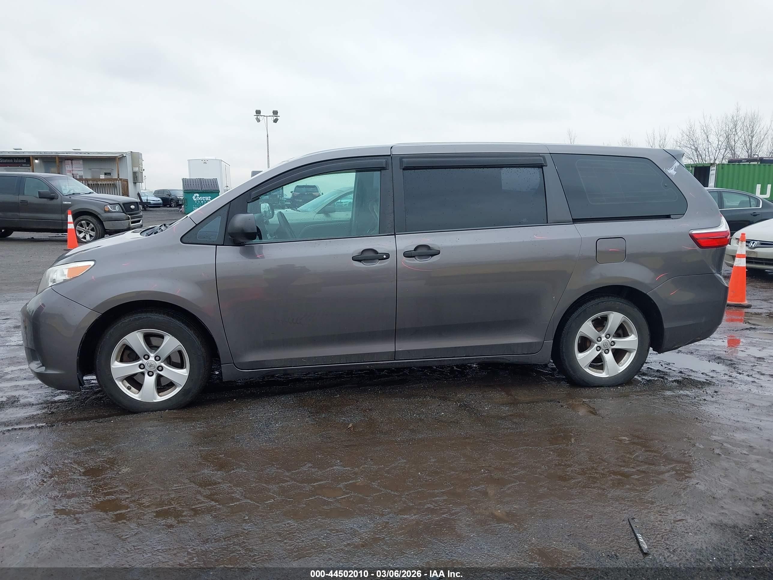 2015 Toyota Sienna L 7 Passenger Gray vin: 5TDZK3DC0FS609098