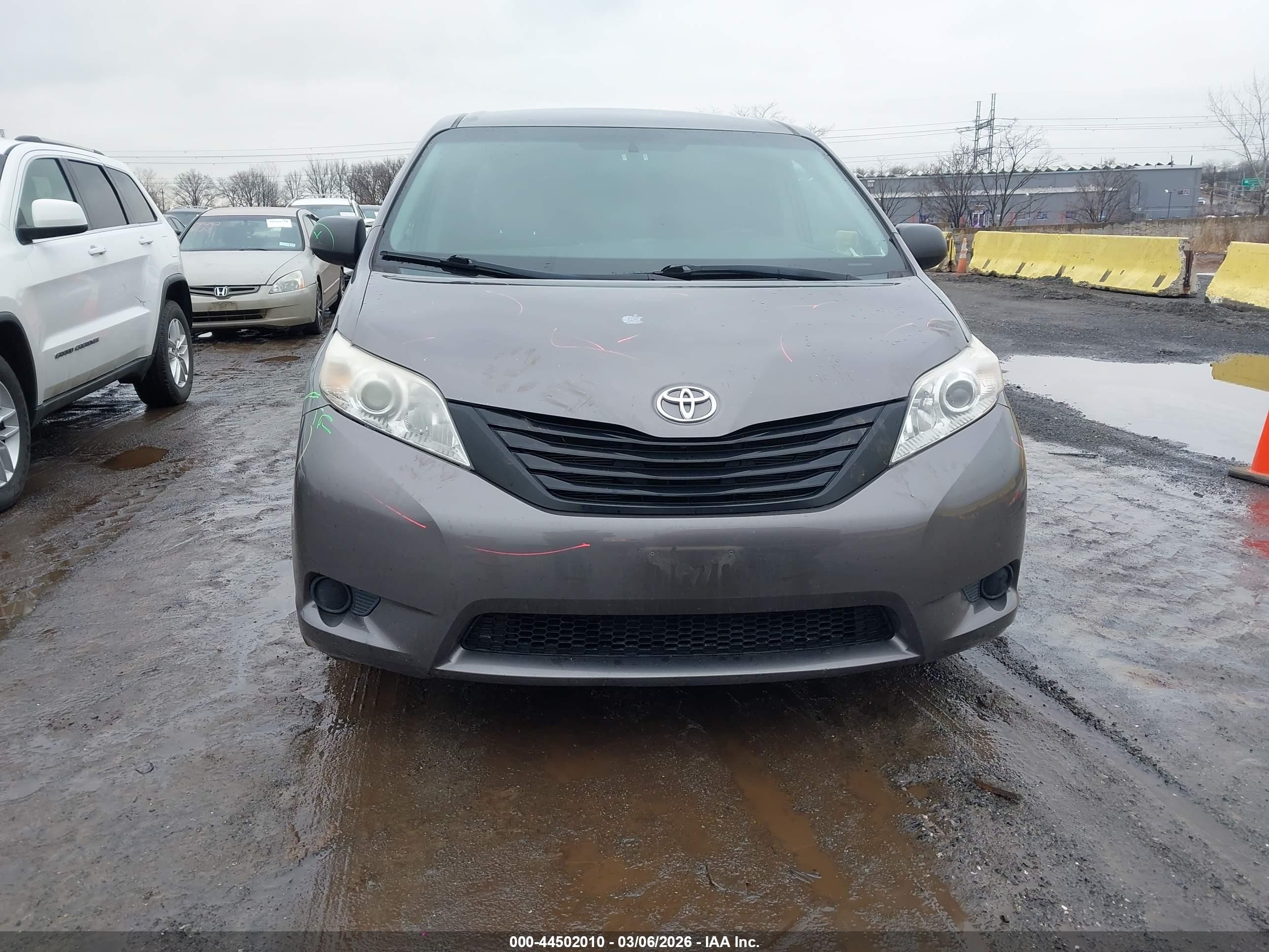 2015 Toyota Sienna L 7 Passenger Gray vin: 5TDZK3DC0FS609098