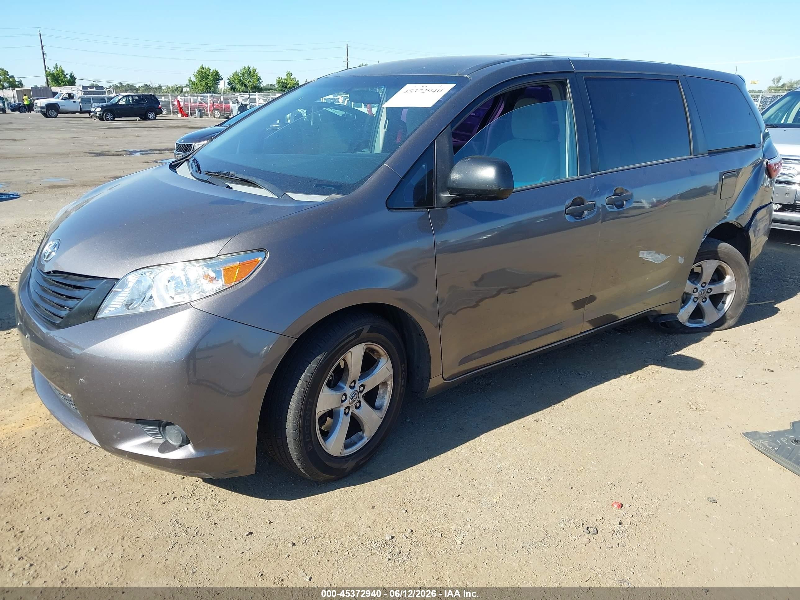 2015 Toyota Sienna L 7 Passenger Серый vin: 5TDZK3DC0FS613264