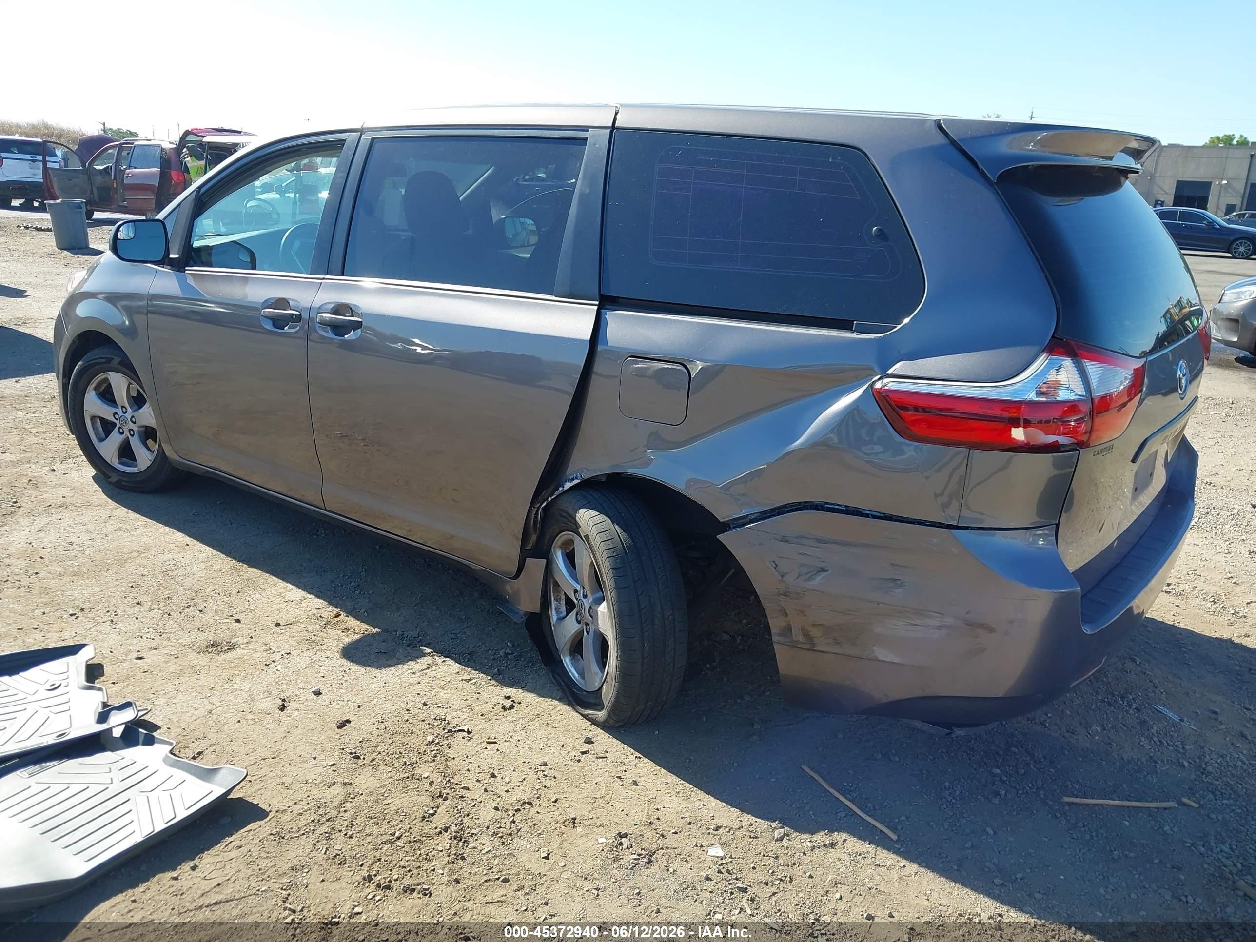 2015 Toyota Sienna L 7 Passenger Серый vin: 5TDZK3DC0FS613264