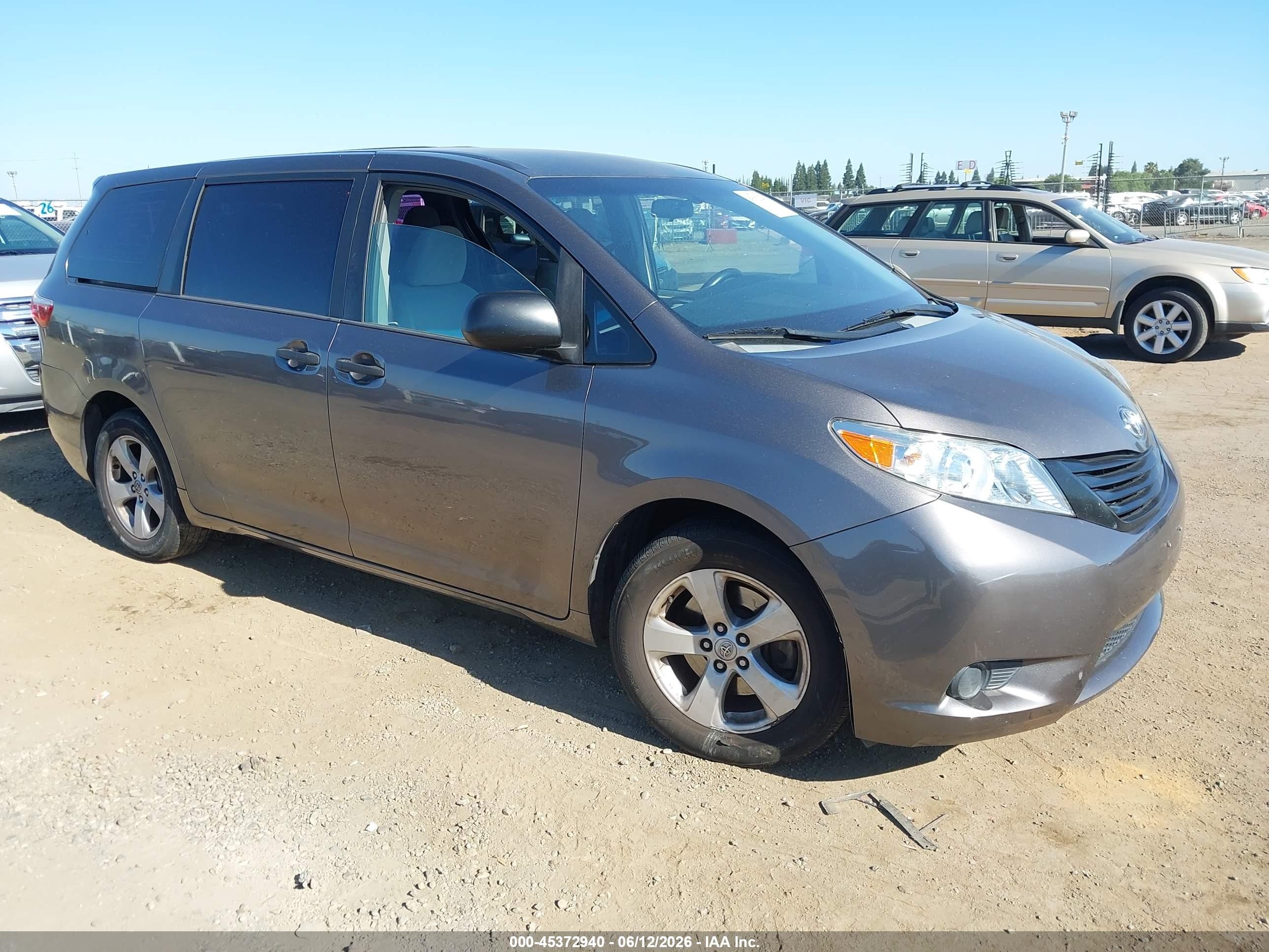 2015 Toyota Sienna L 7 Passenger Серый vin: 5TDZK3DC0FS613264