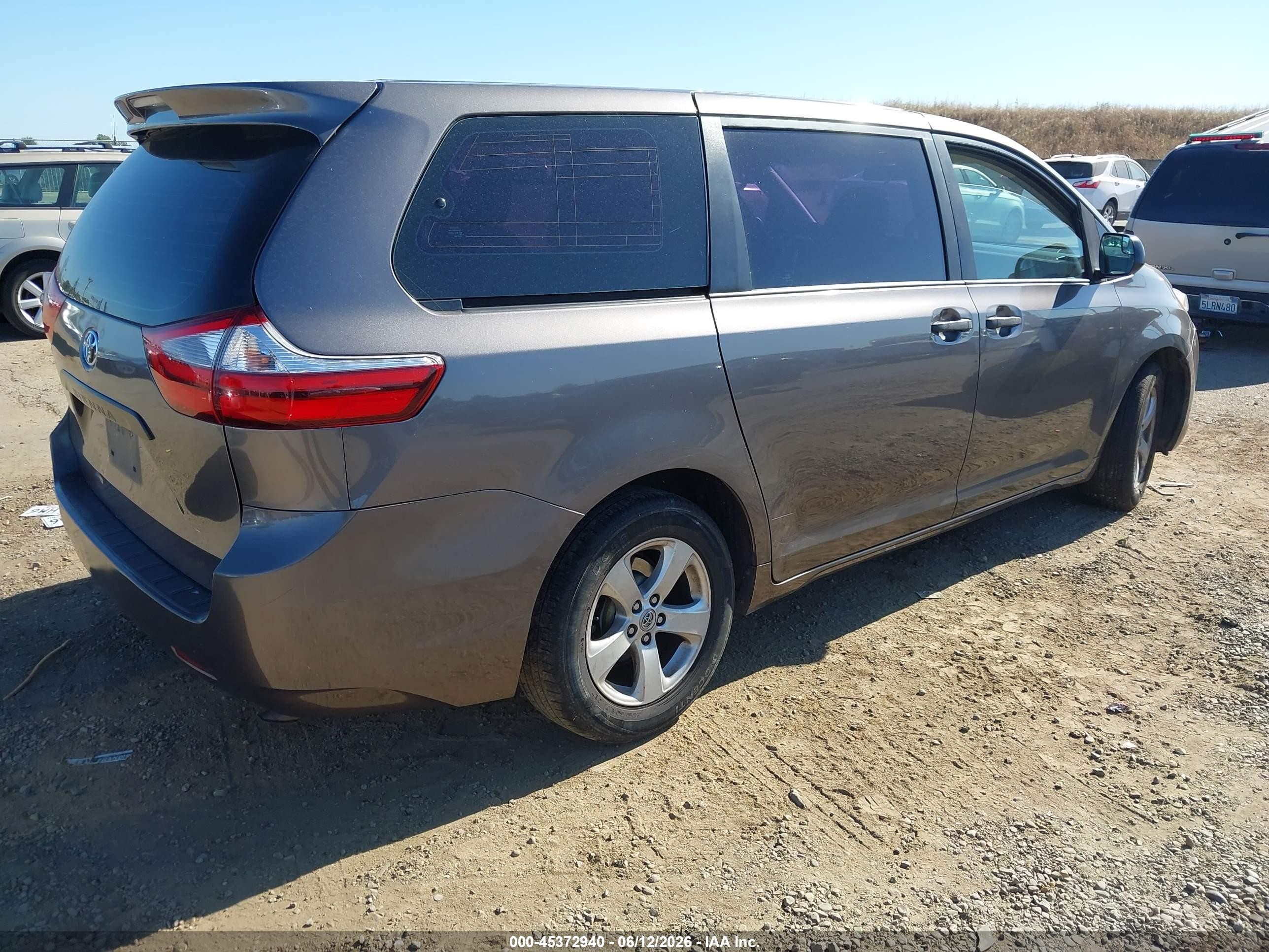 2015 Toyota Sienna L 7 Passenger Серый vin: 5TDZK3DC0FS613264