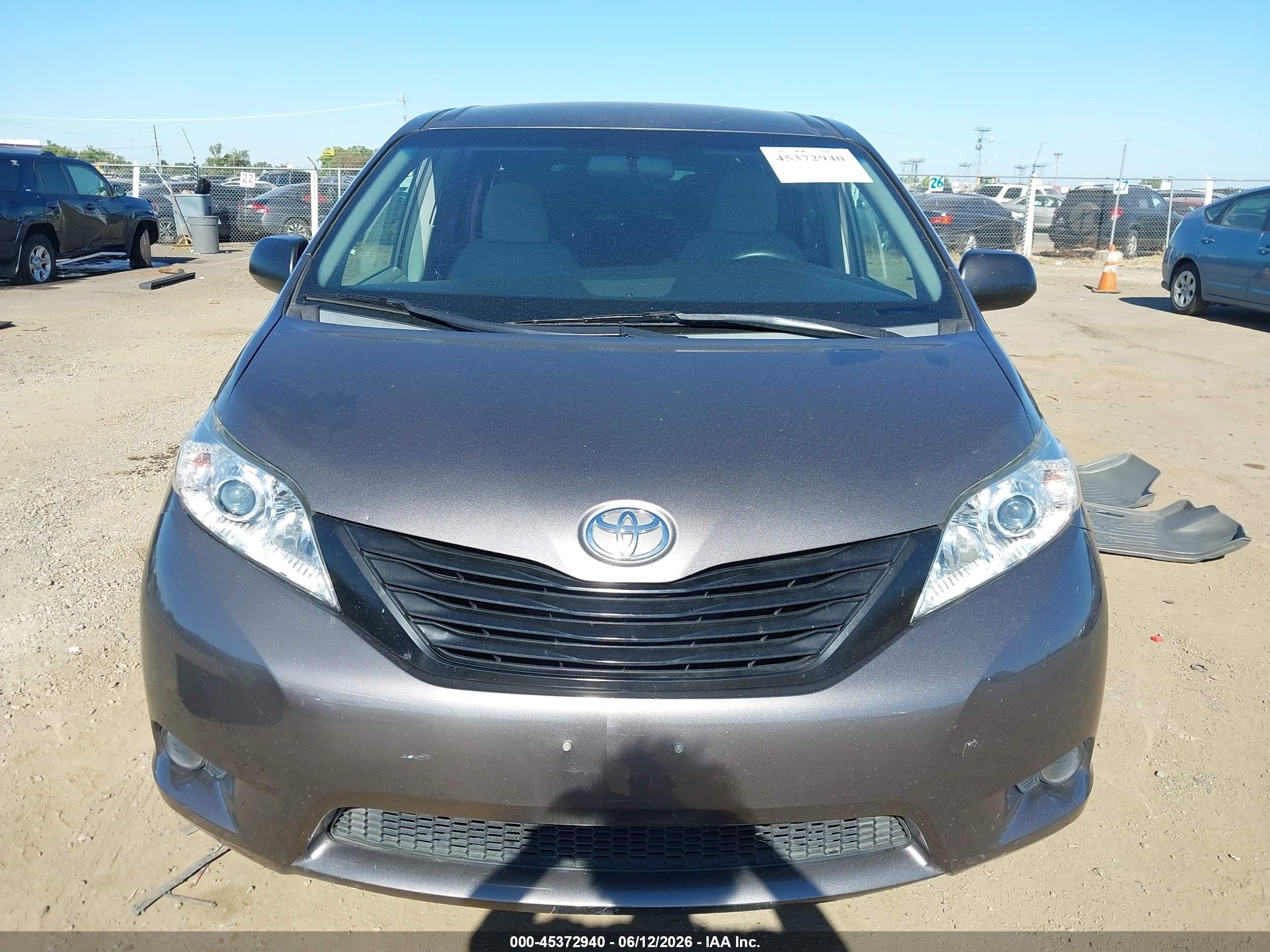 2015 Toyota Sienna L 7 Passenger Серый vin: 5TDZK3DC0FS613264