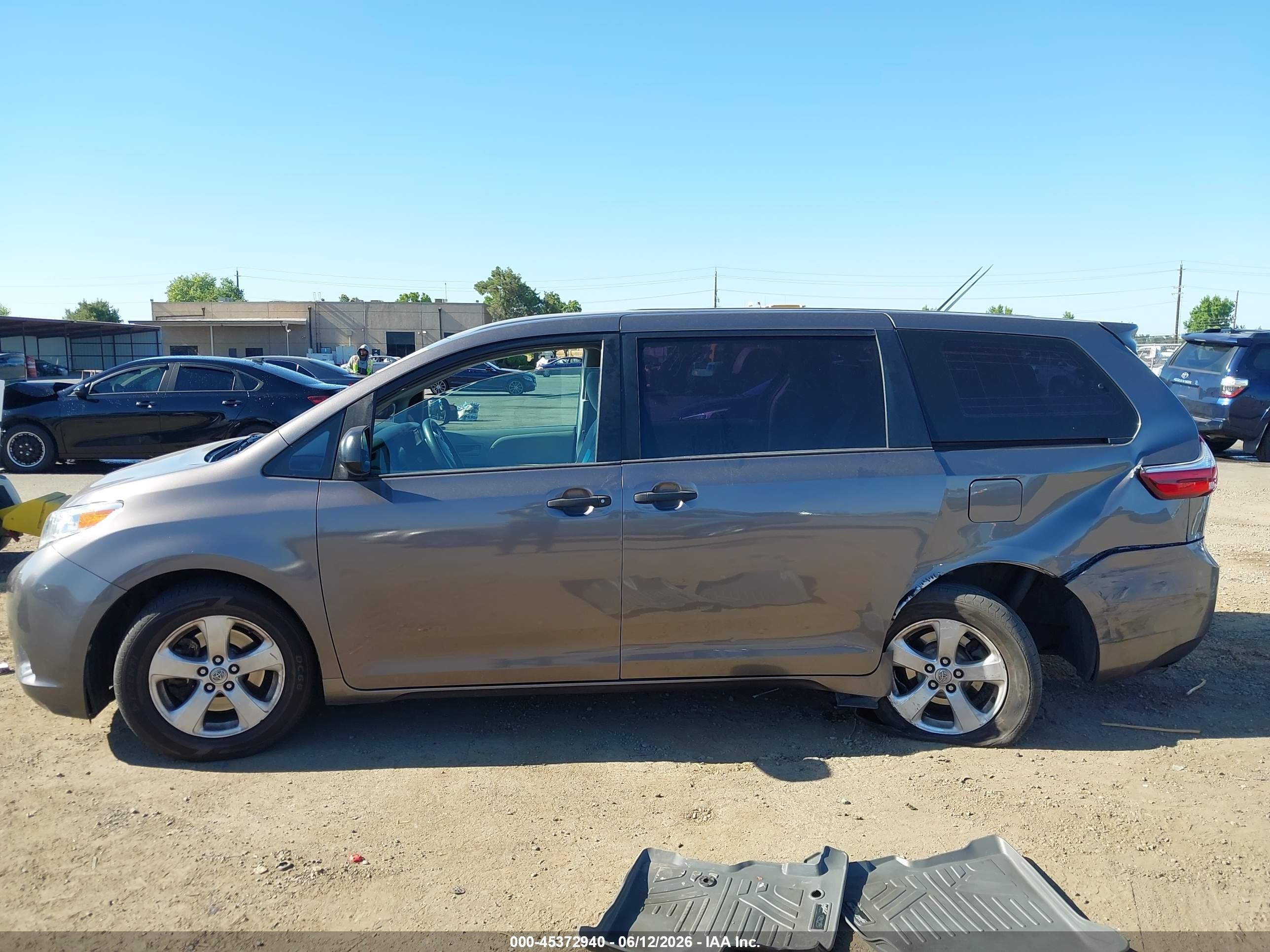 2015 Toyota Sienna L 7 Passenger Серый vin: 5TDZK3DC0FS613264