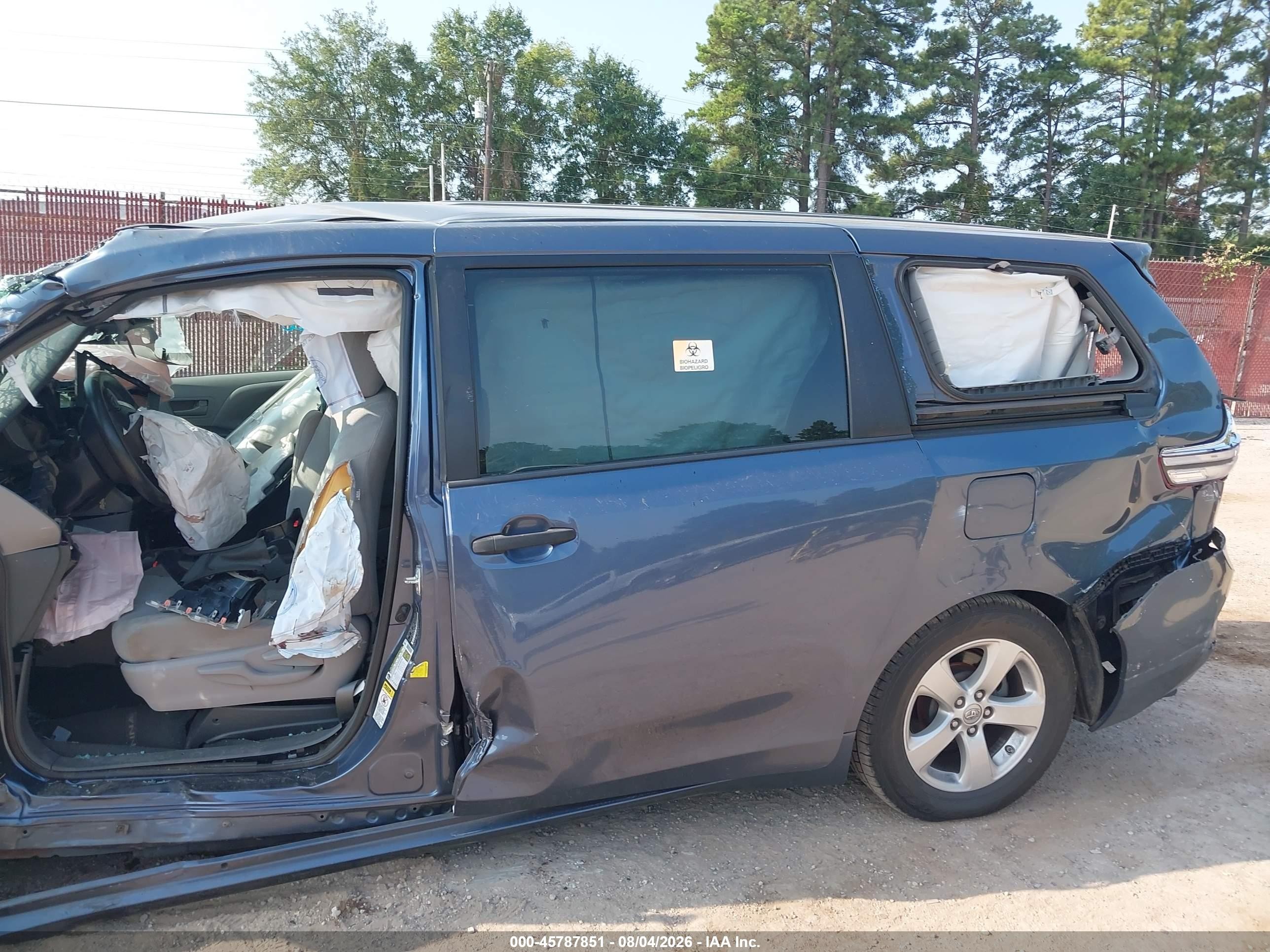 2015 Toyota Sienna L 7 Passenger Blue vin: 5TDZK3DC0FS651240